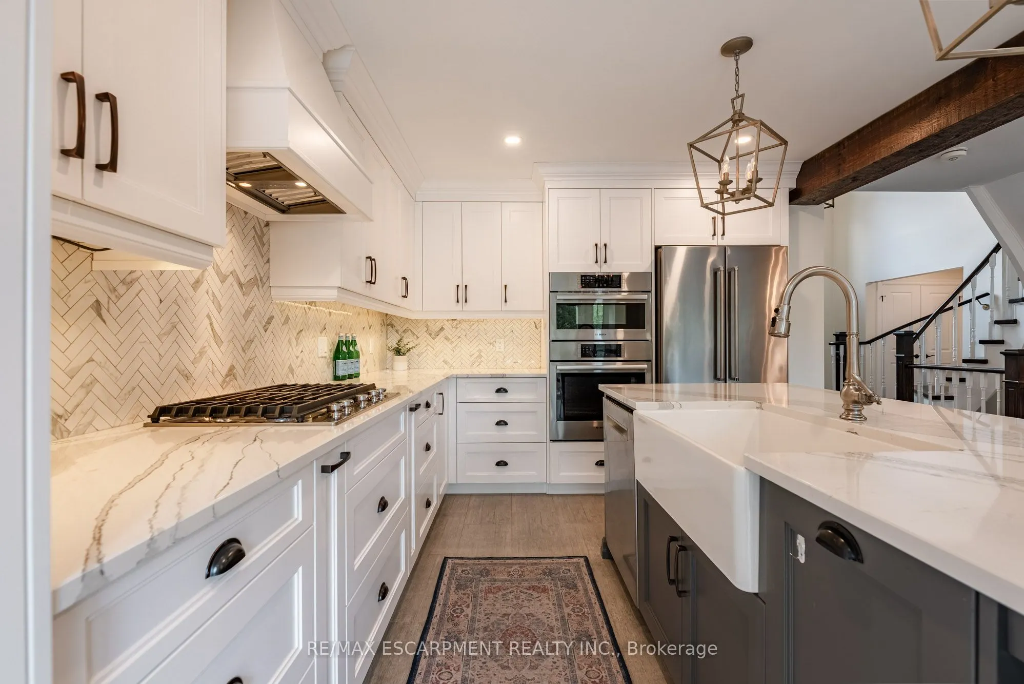2130 Winding Way