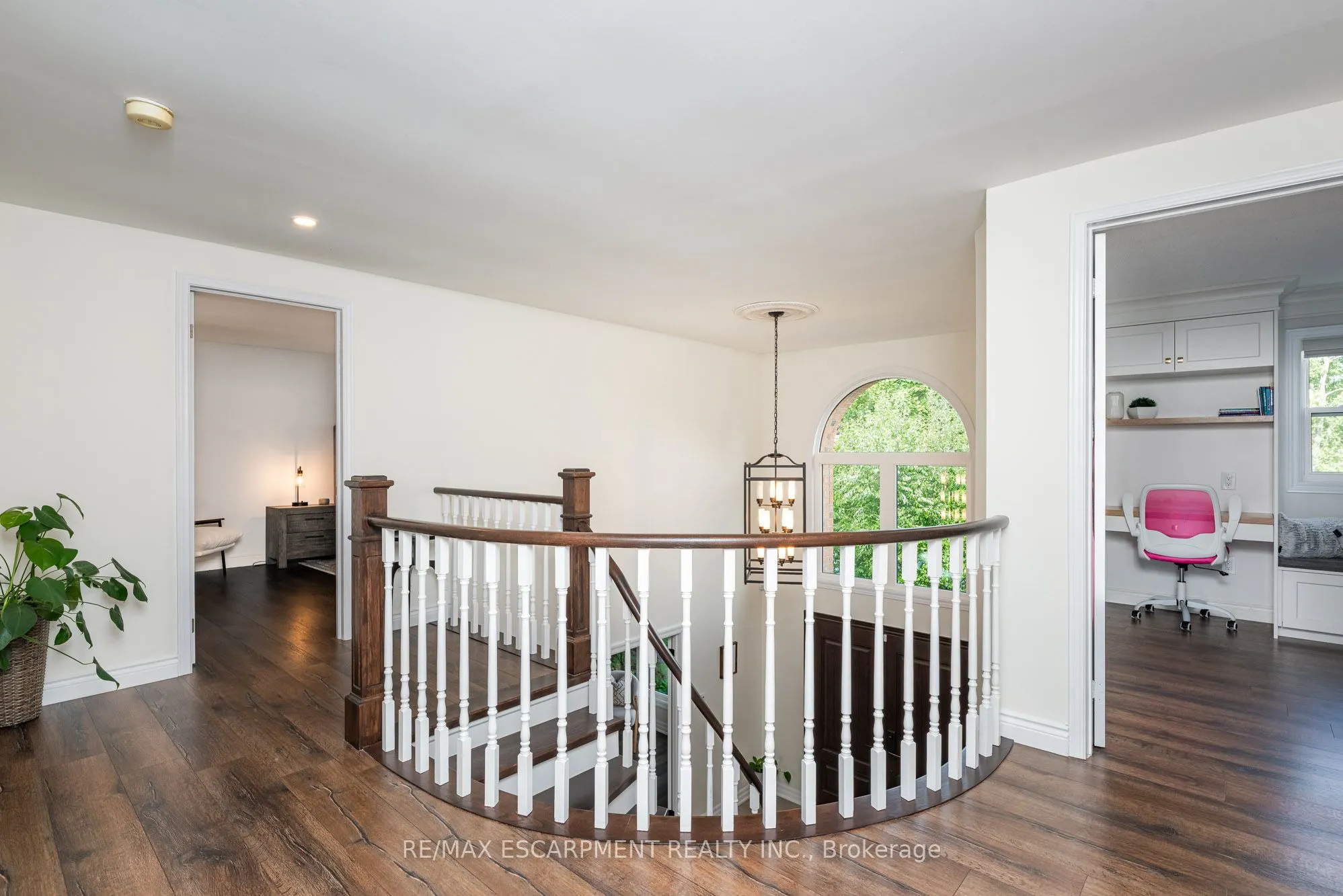 2130 Winding Way