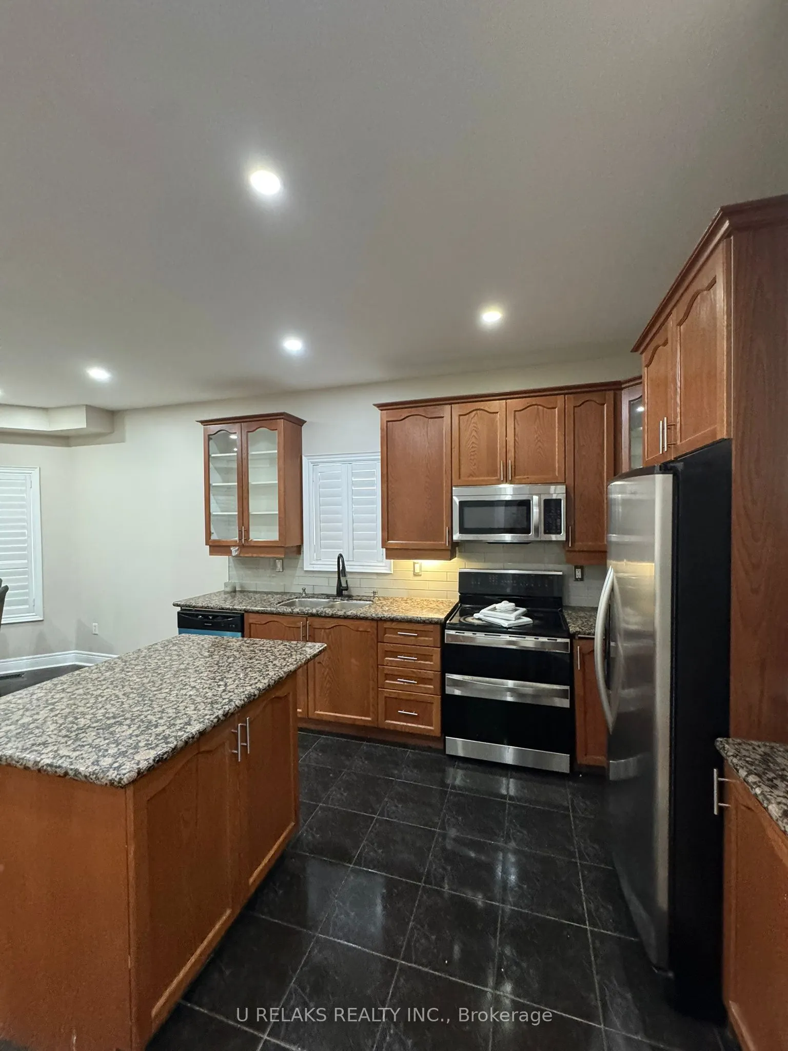 3681 Bloomington Crescent