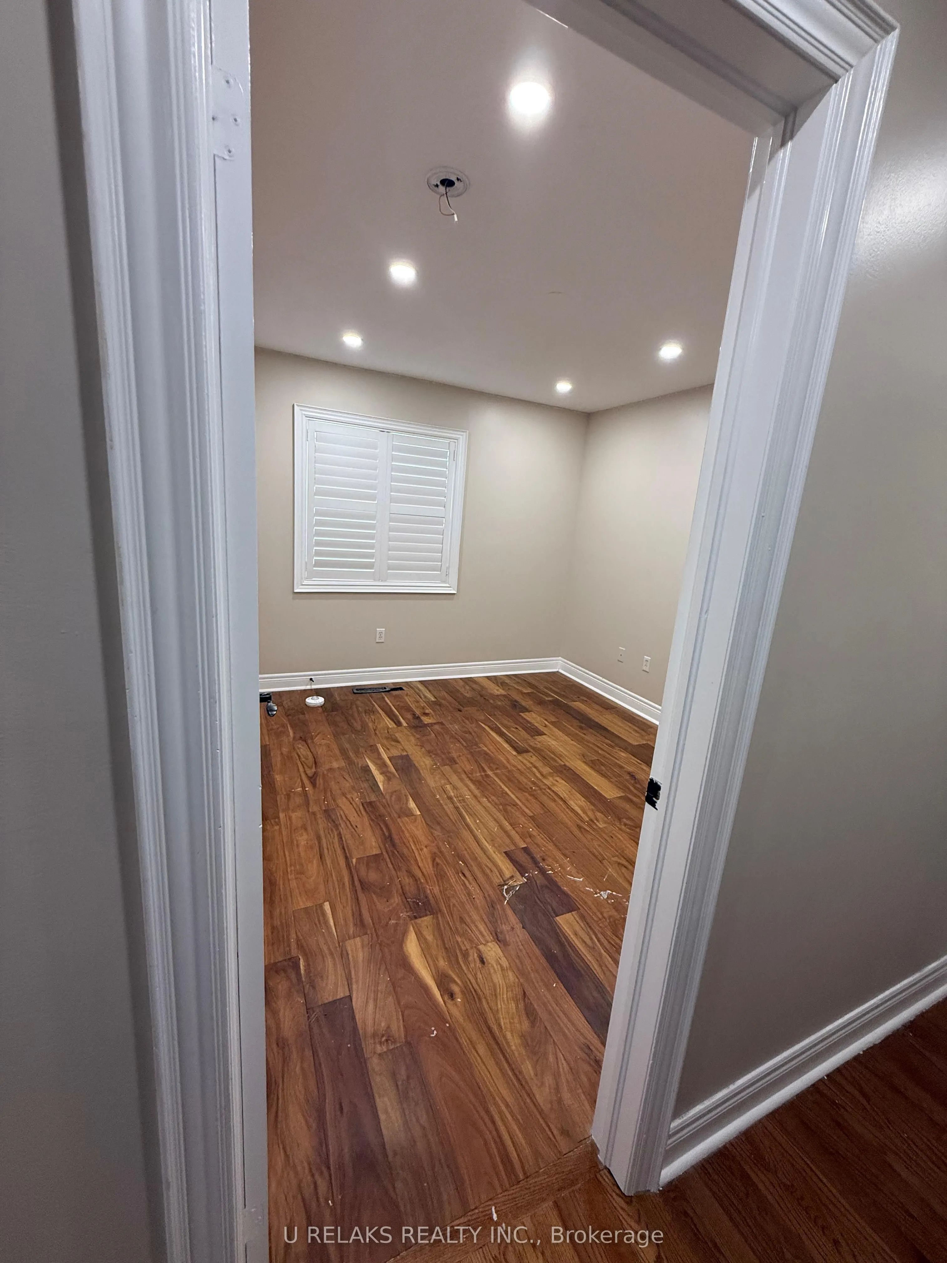 3681 Bloomington Crescent