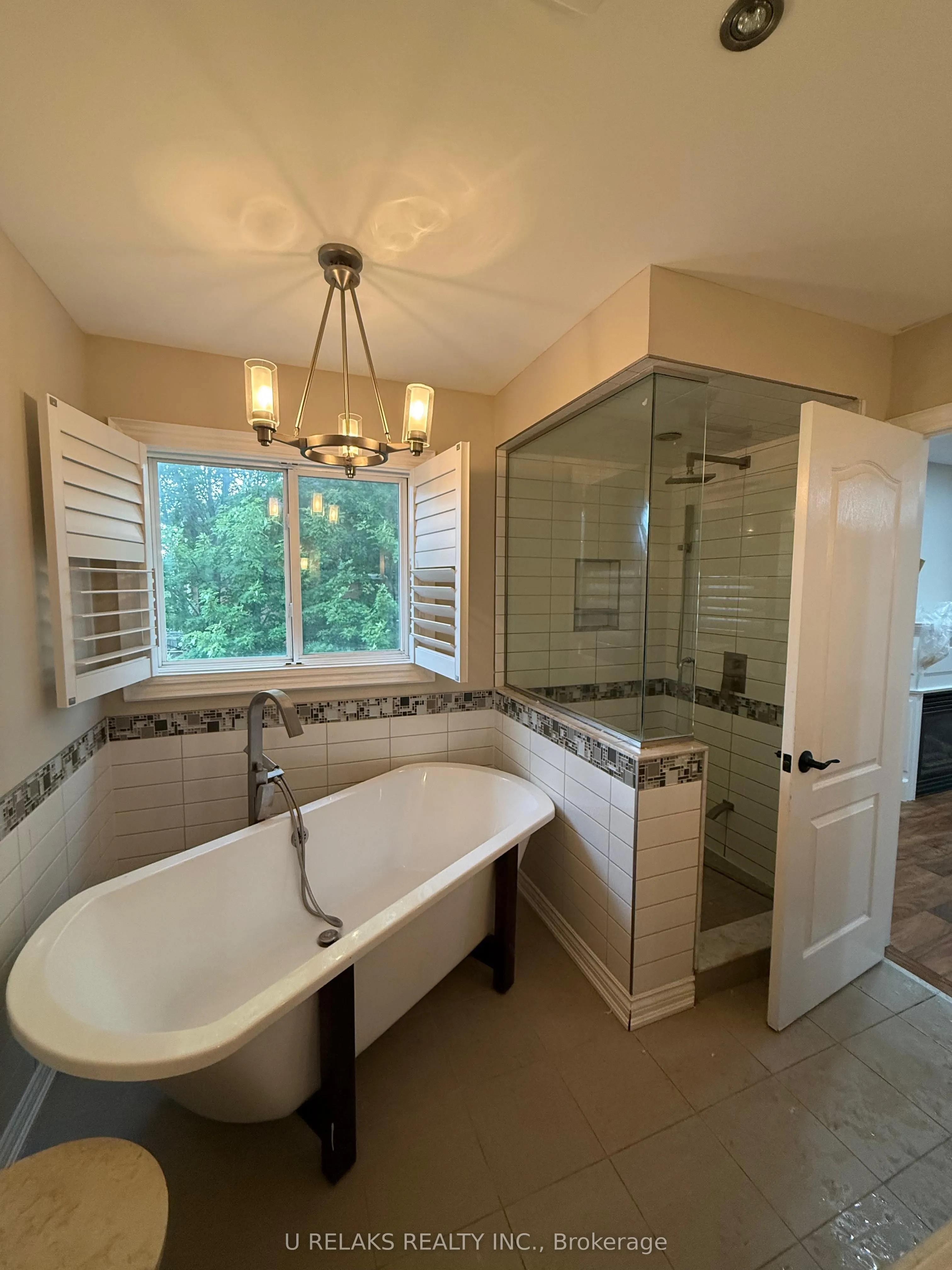 3681 Bloomington Crescent