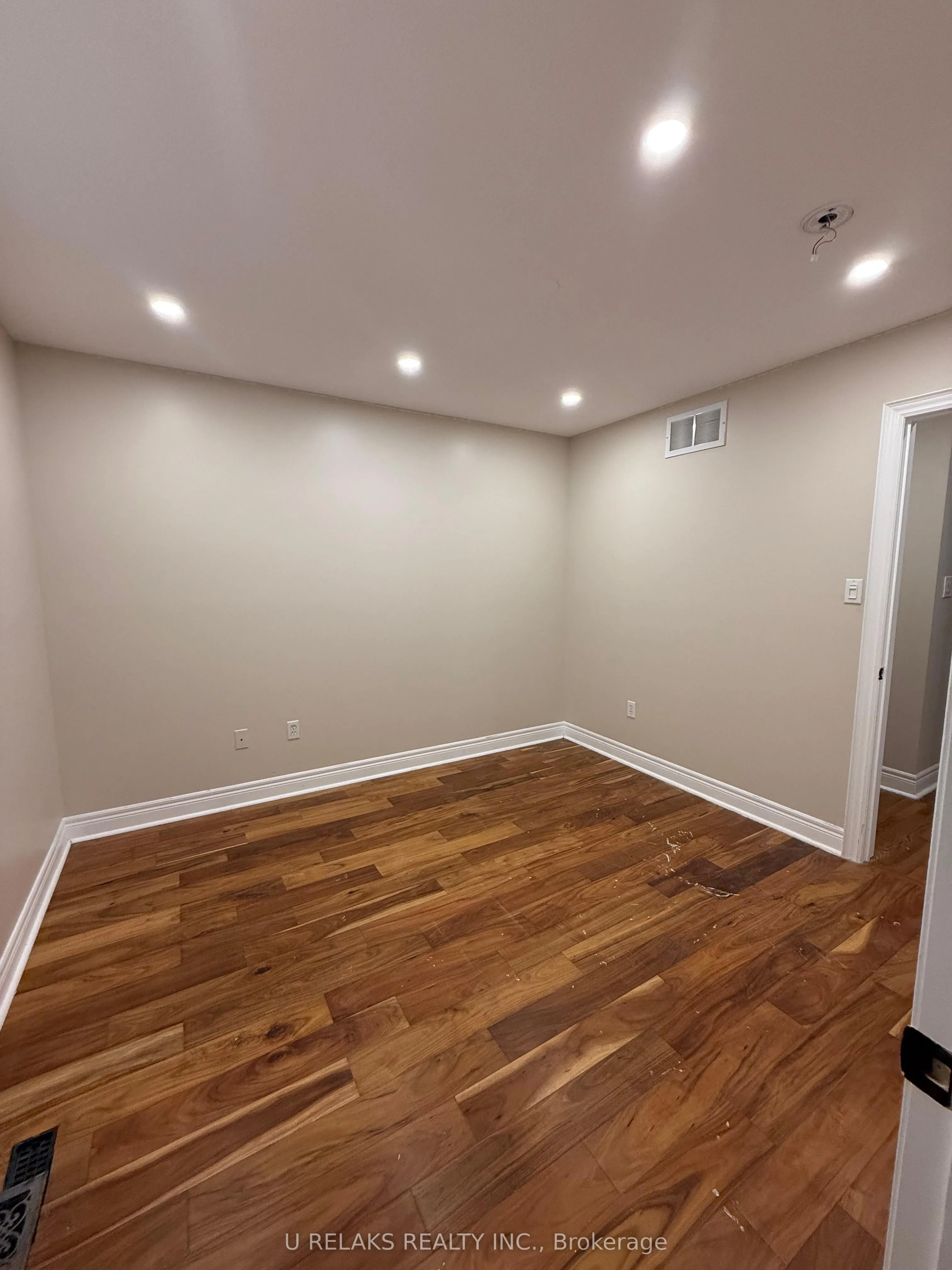 3681 Bloomington Crescent