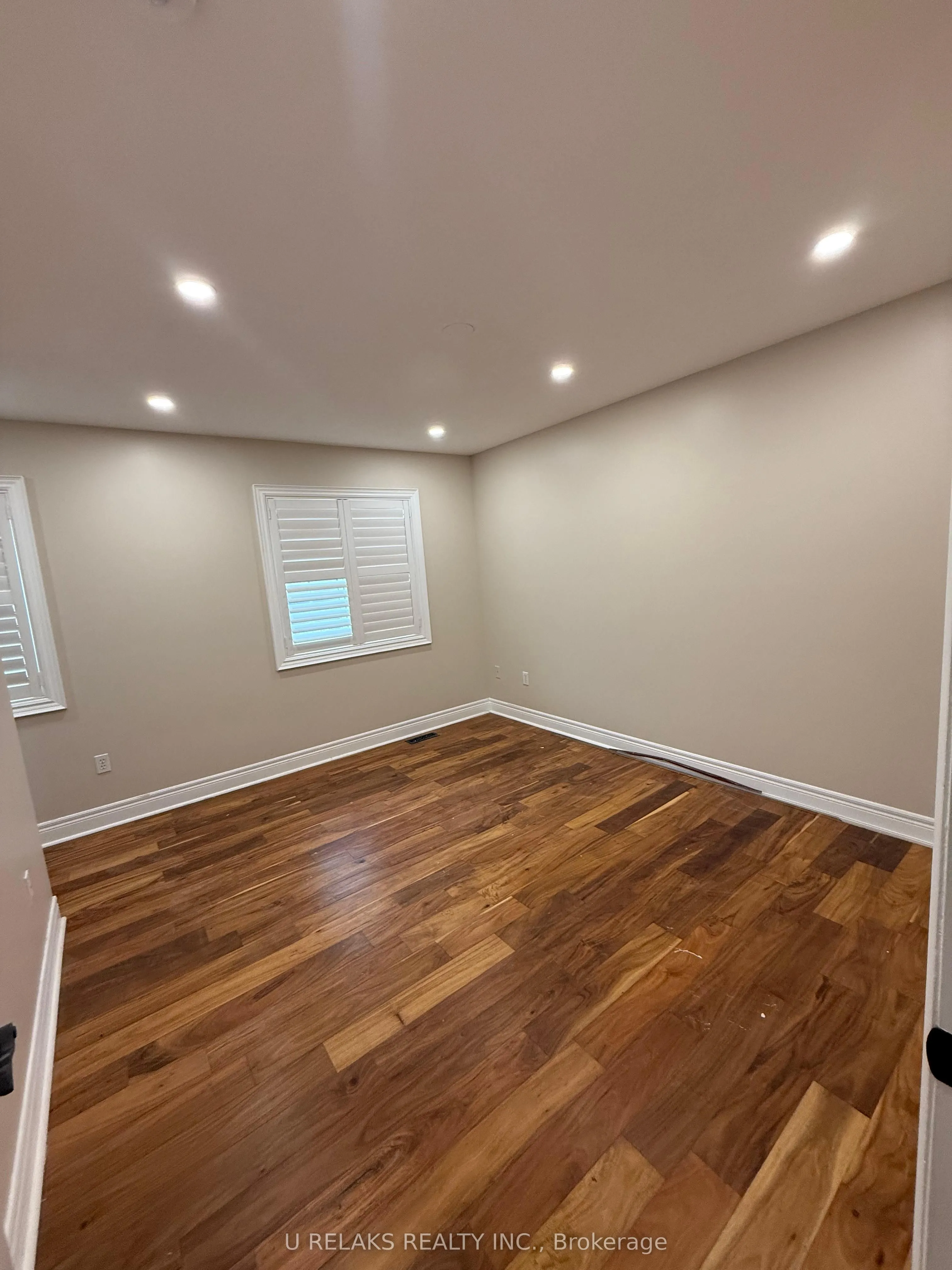 3681 Bloomington Crescent