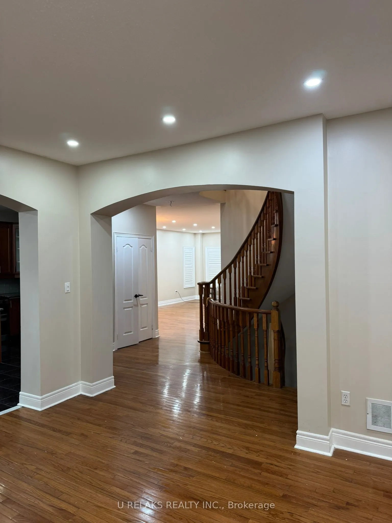 3681 Bloomington Crescent