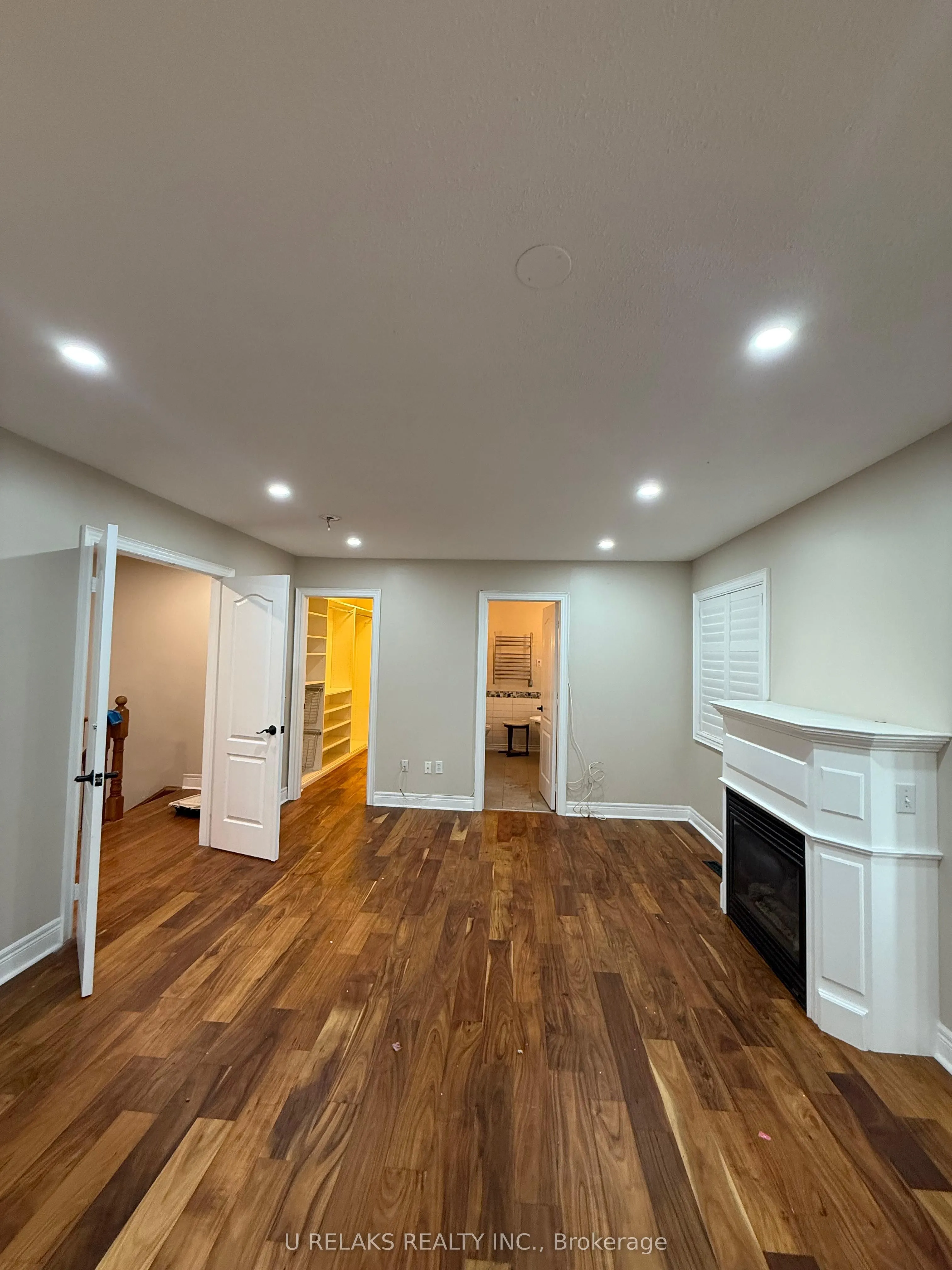 3681 Bloomington Crescent