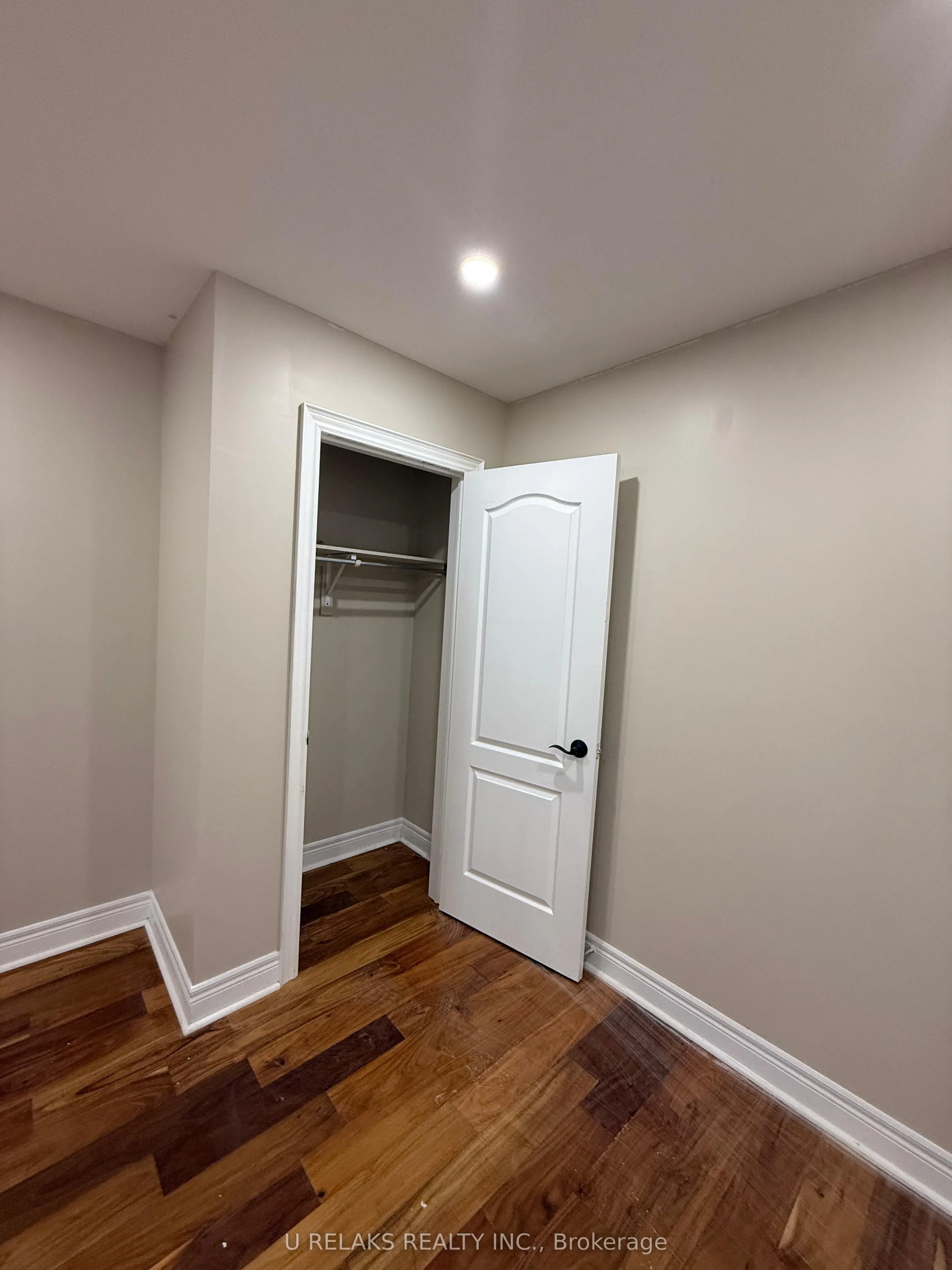 3681 Bloomington Crescent