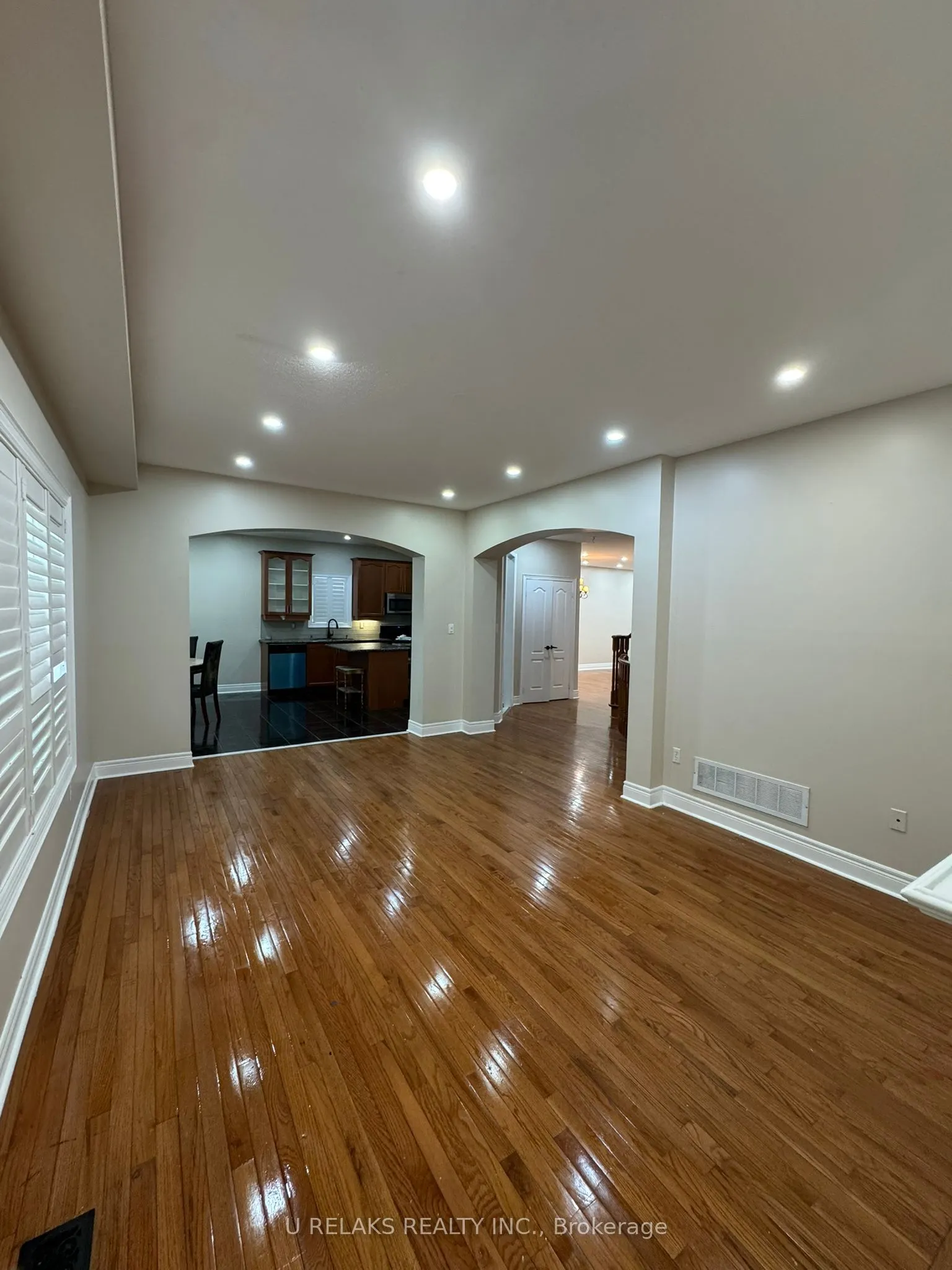 3681 Bloomington Crescent