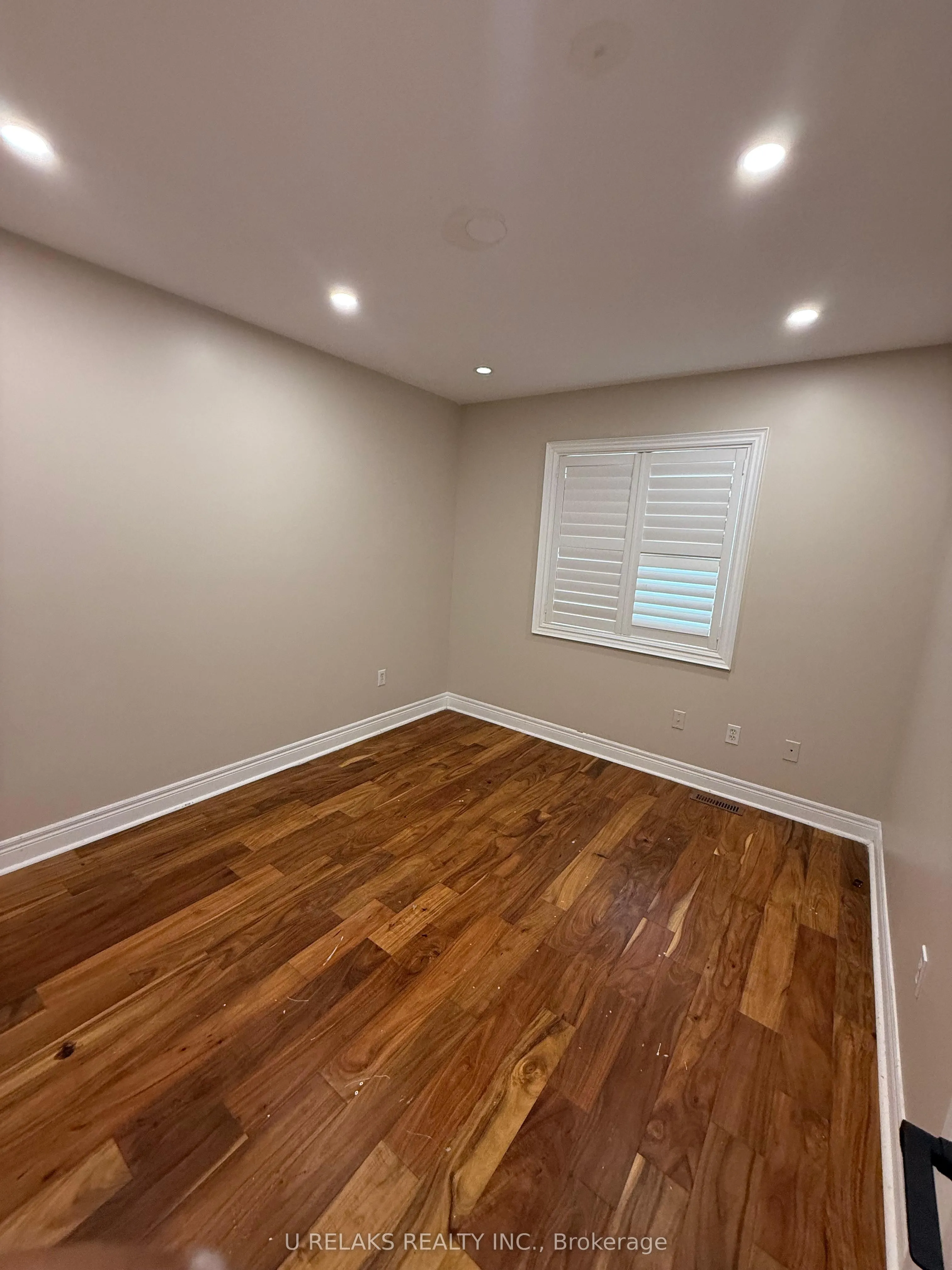 3681 Bloomington Crescent