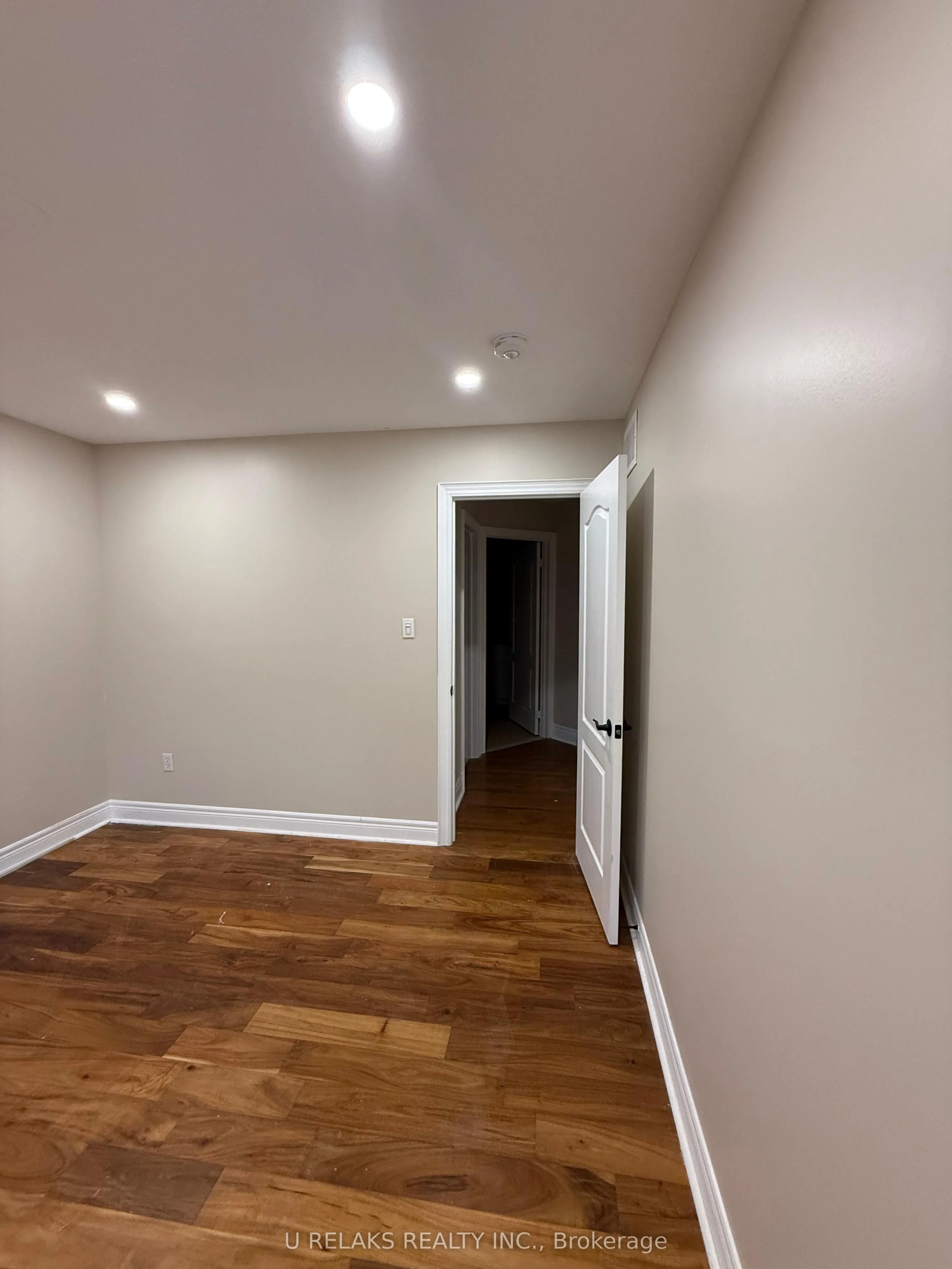 3681 Bloomington Crescent
