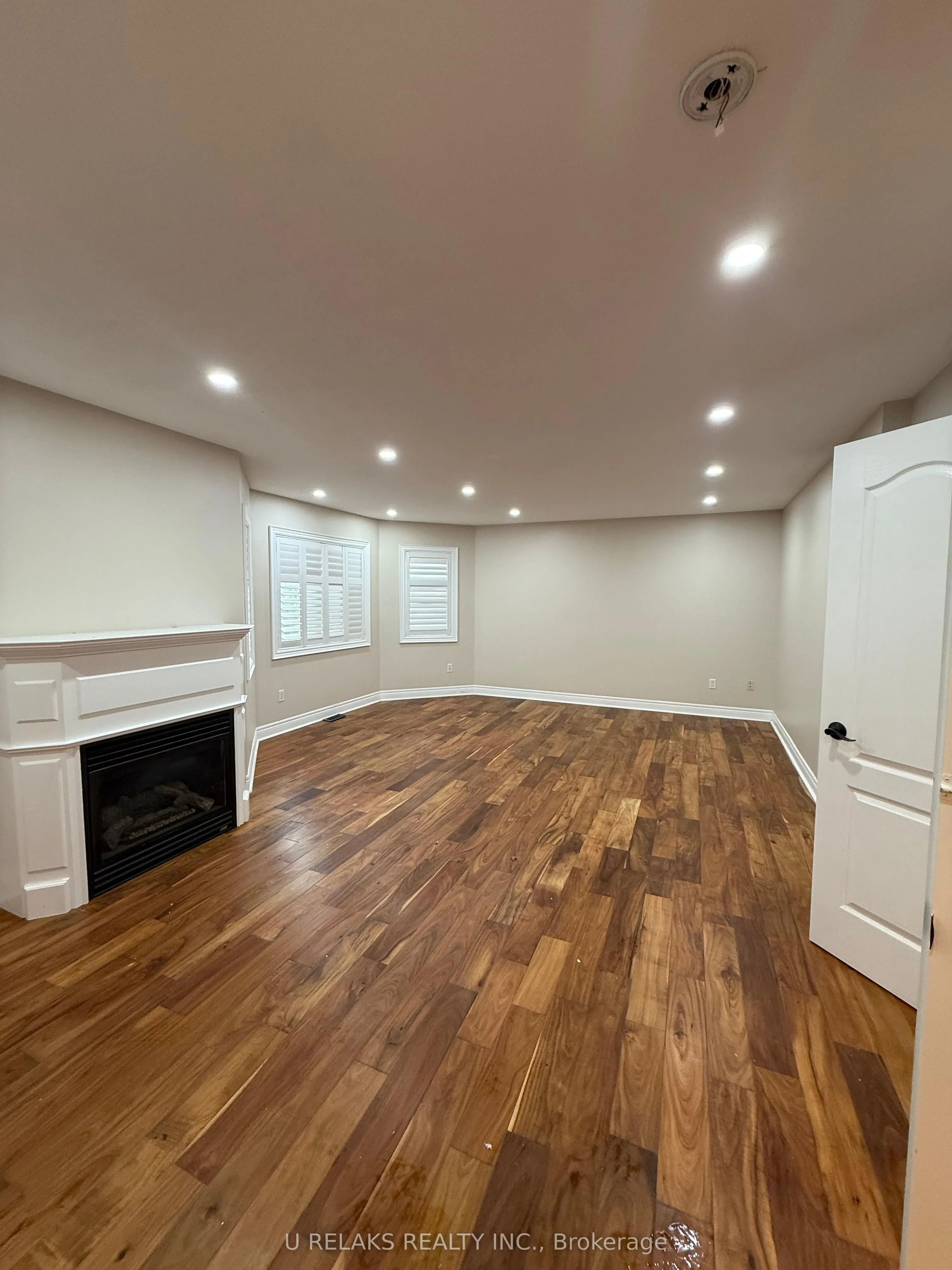 3681 Bloomington Crescent