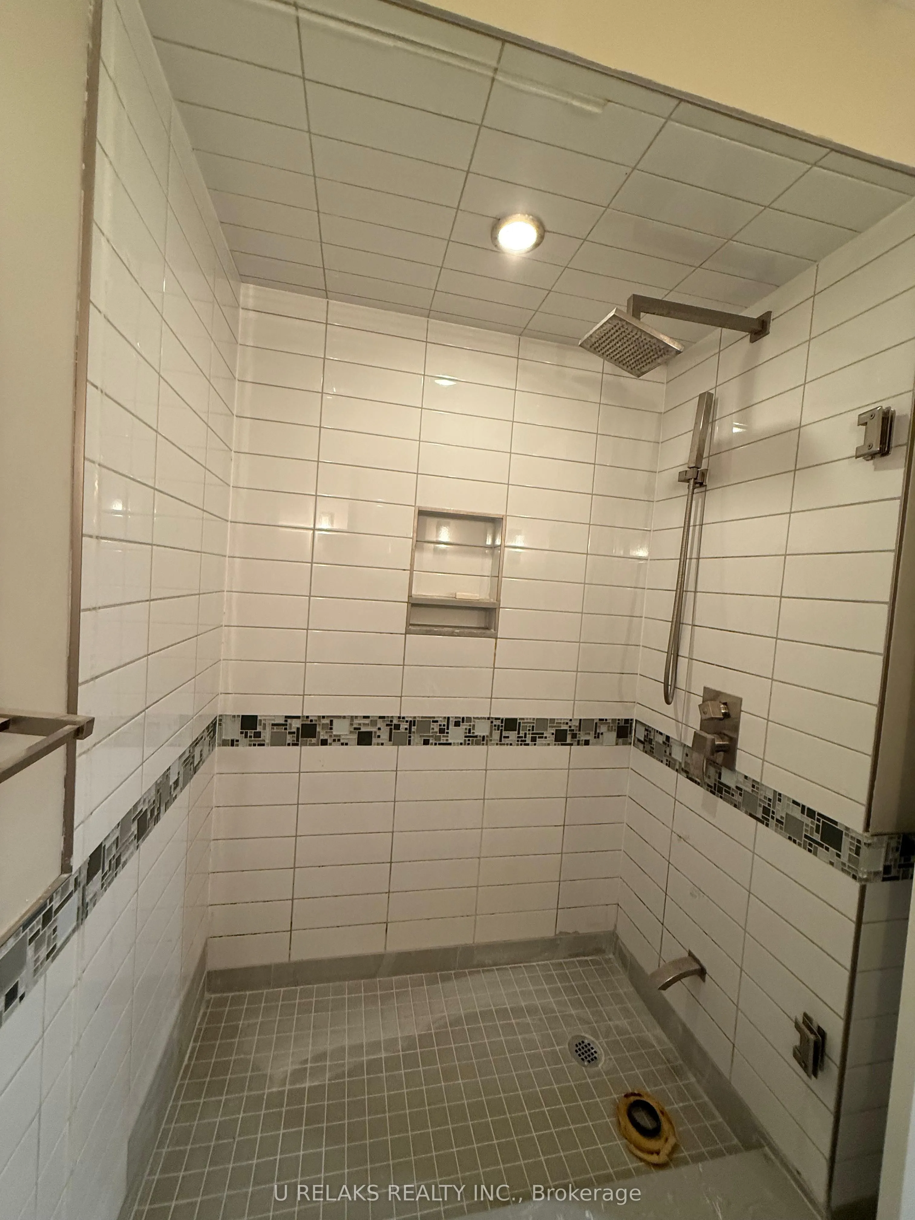 3681 Bloomington Crescent