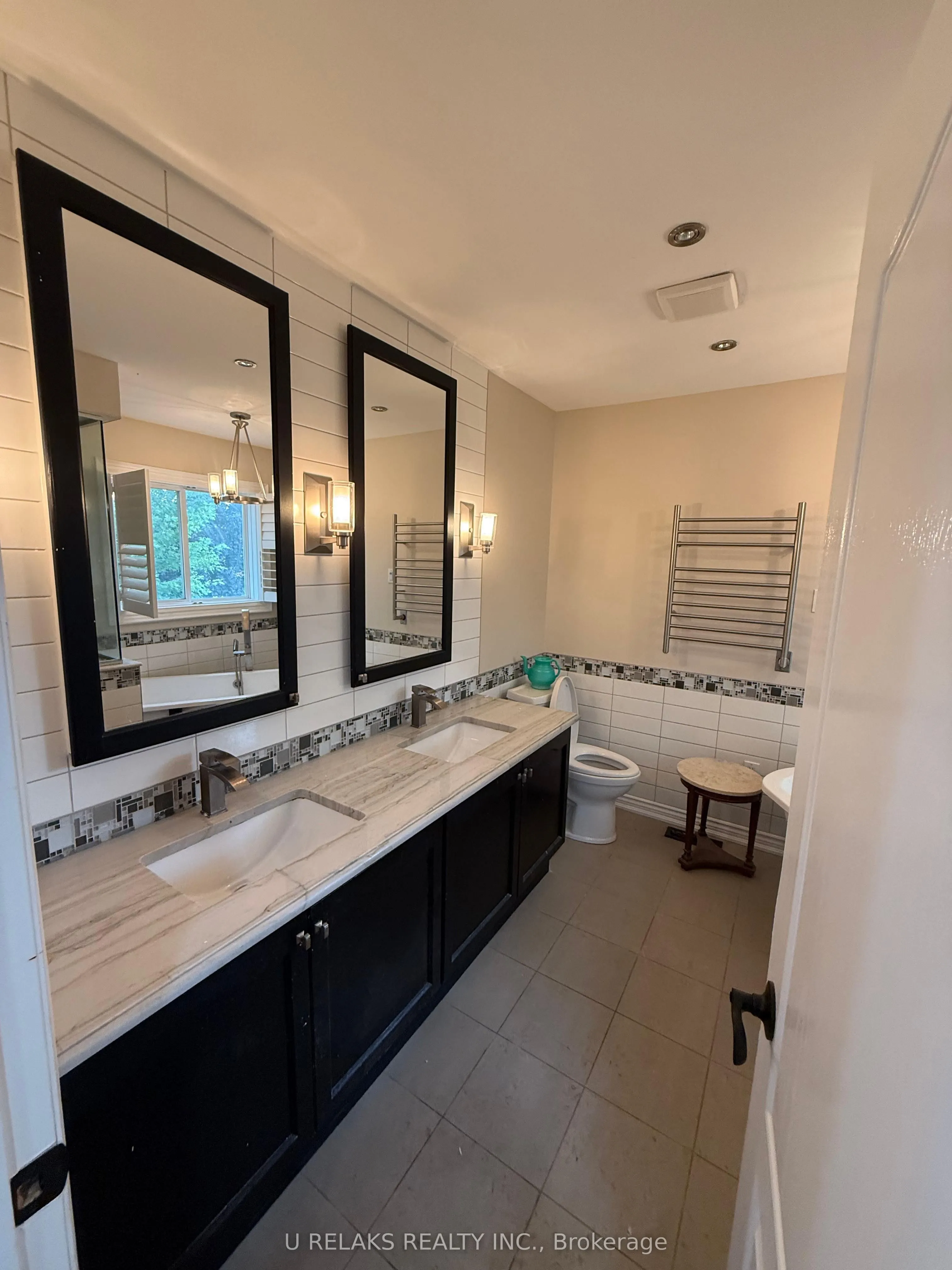 3681 Bloomington Crescent