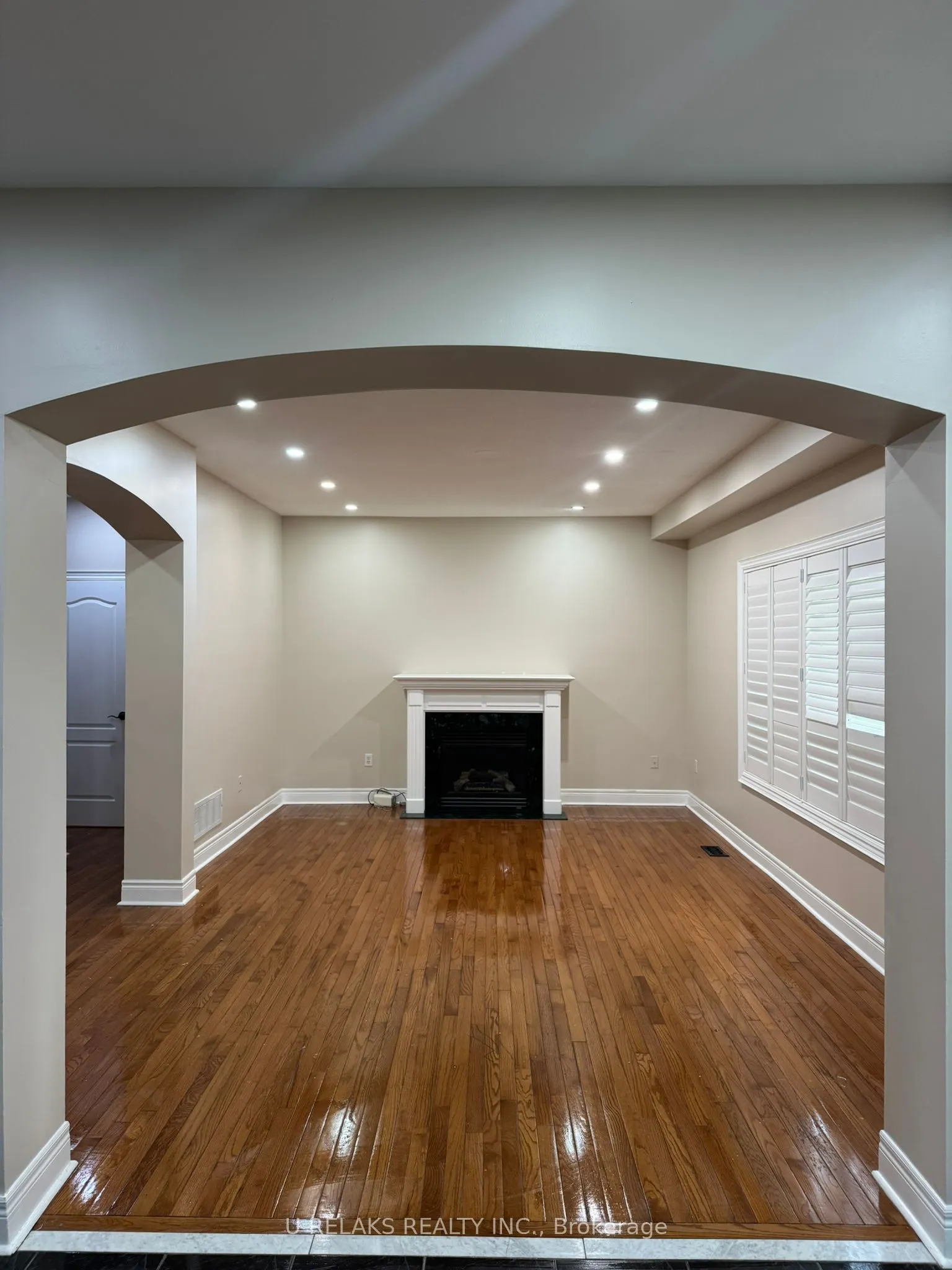 3681 Bloomington Crescent