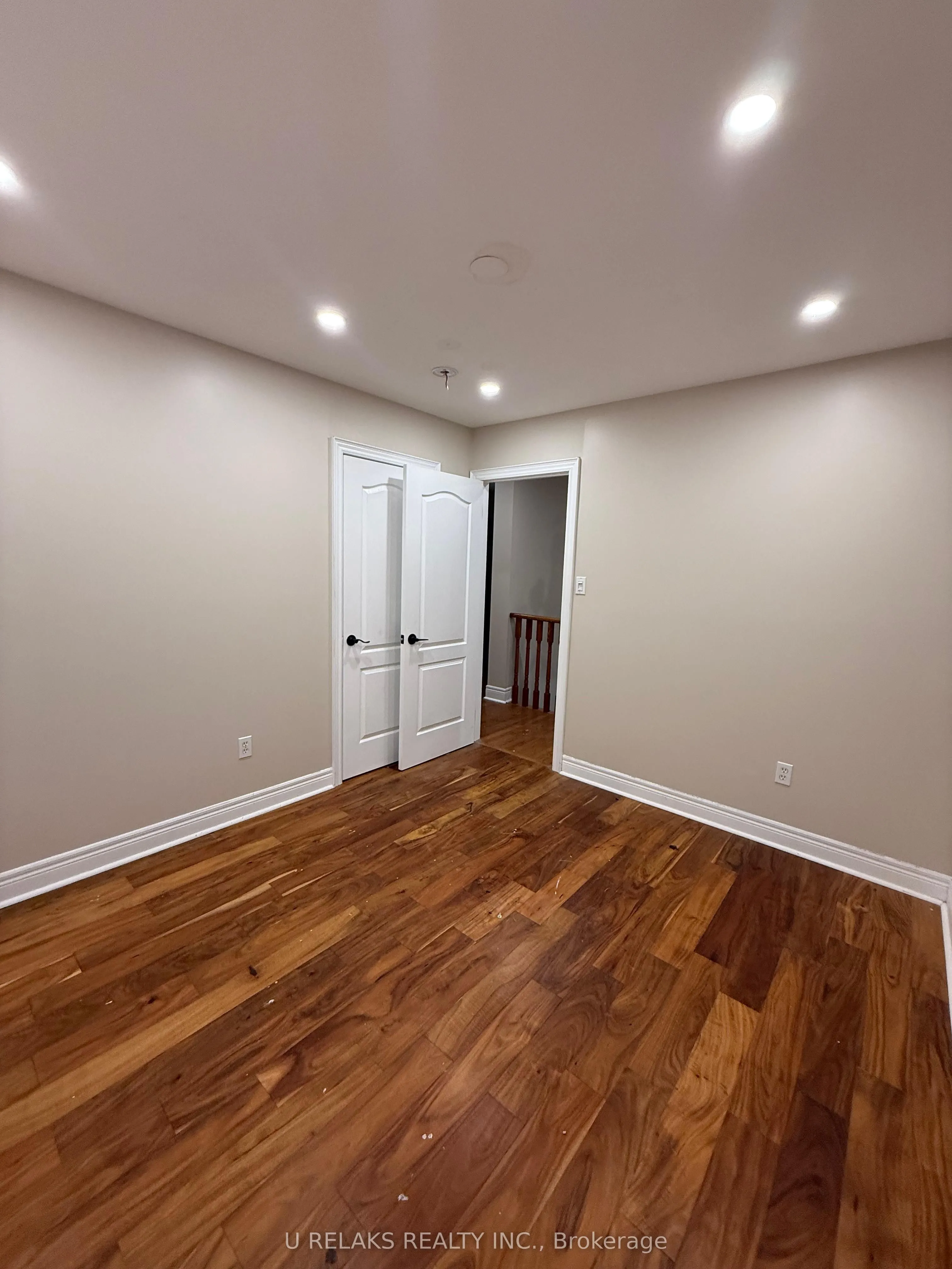 3681 Bloomington Crescent