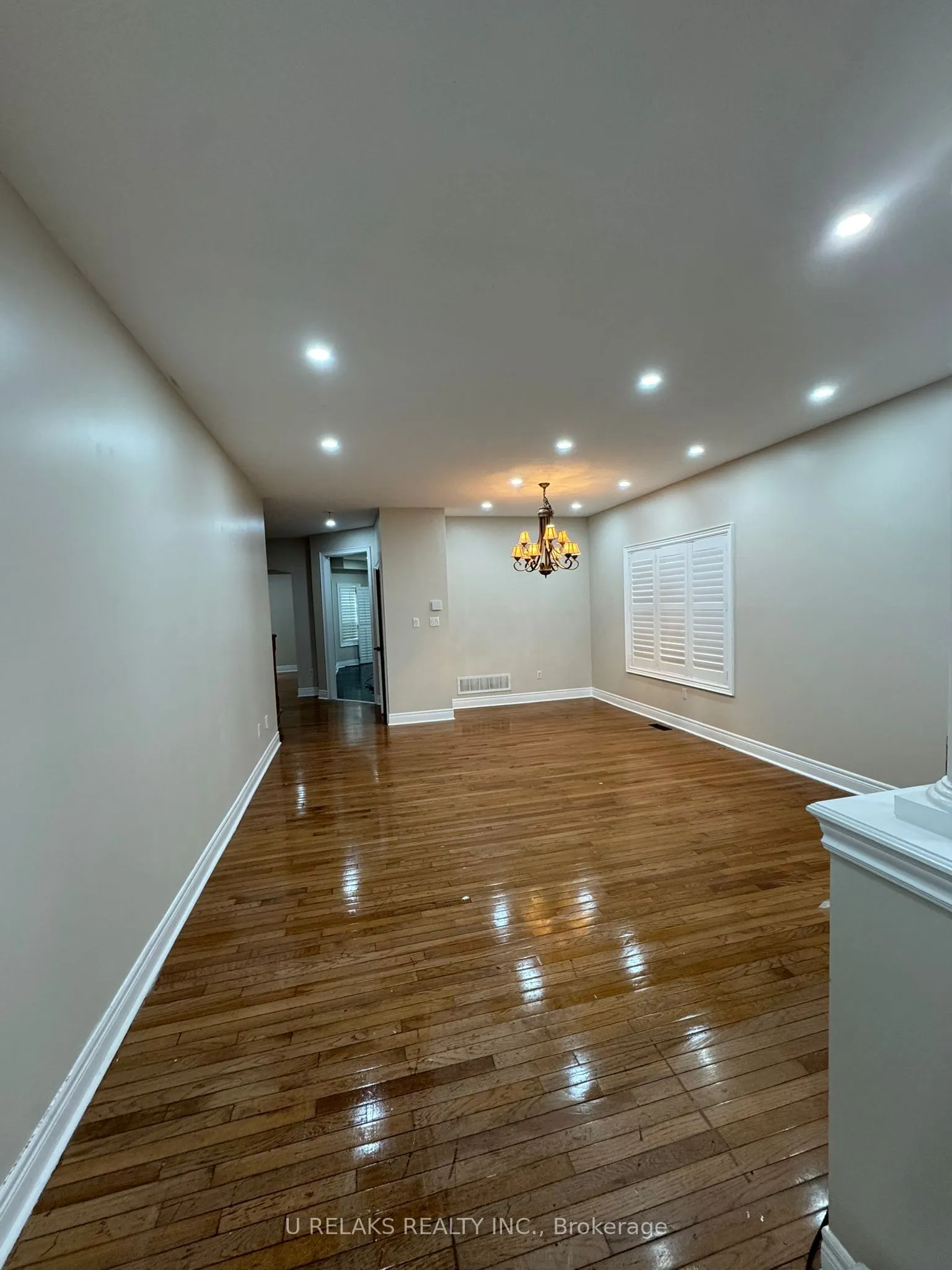 3681 Bloomington Crescent