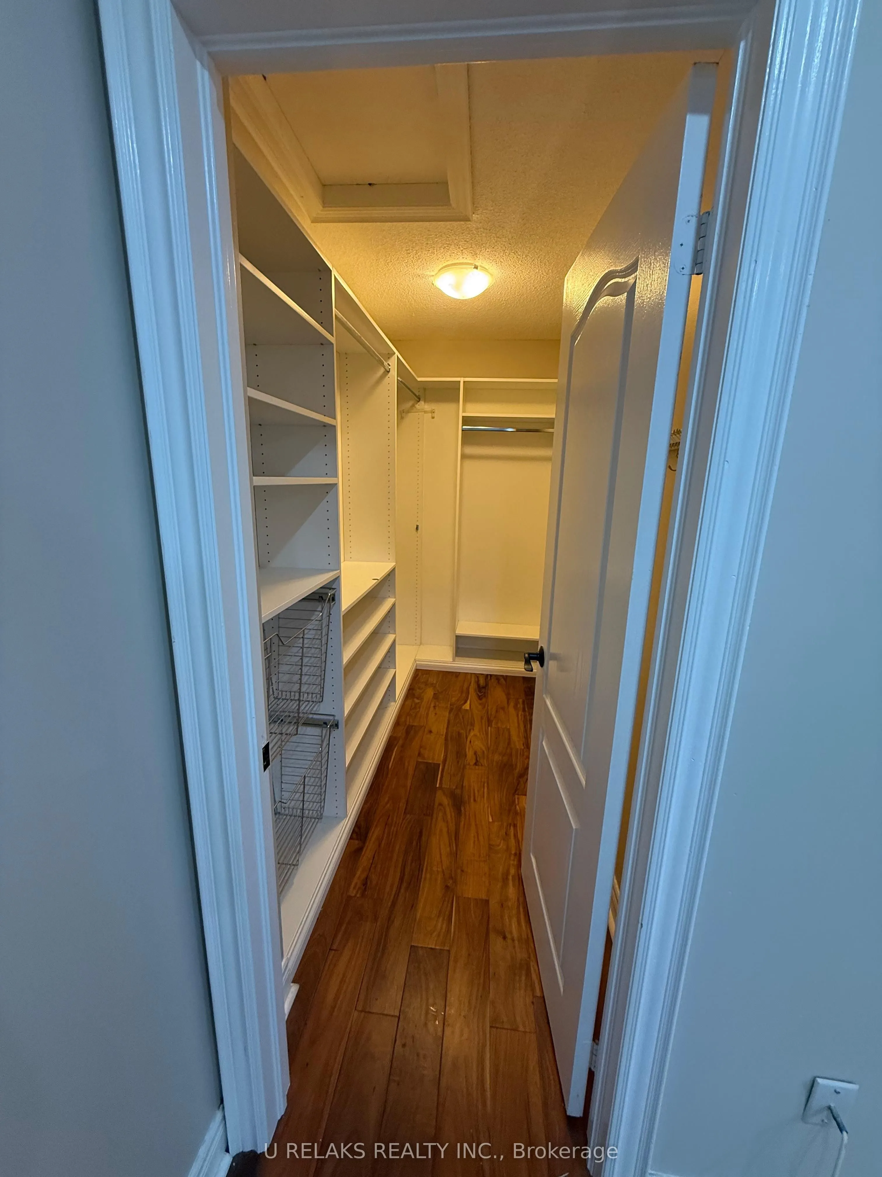 3681 Bloomington Crescent