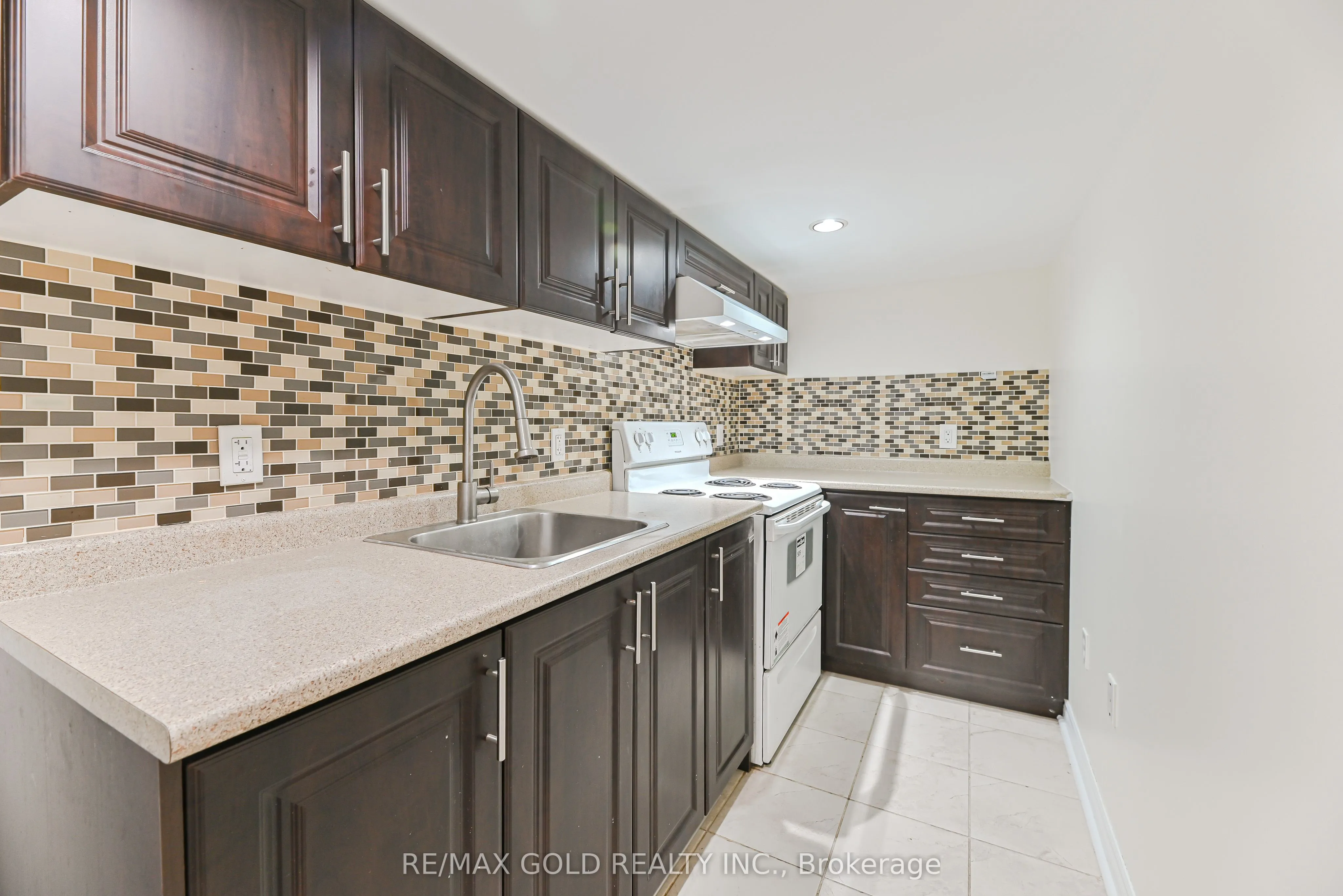 54 Gamson Crescent