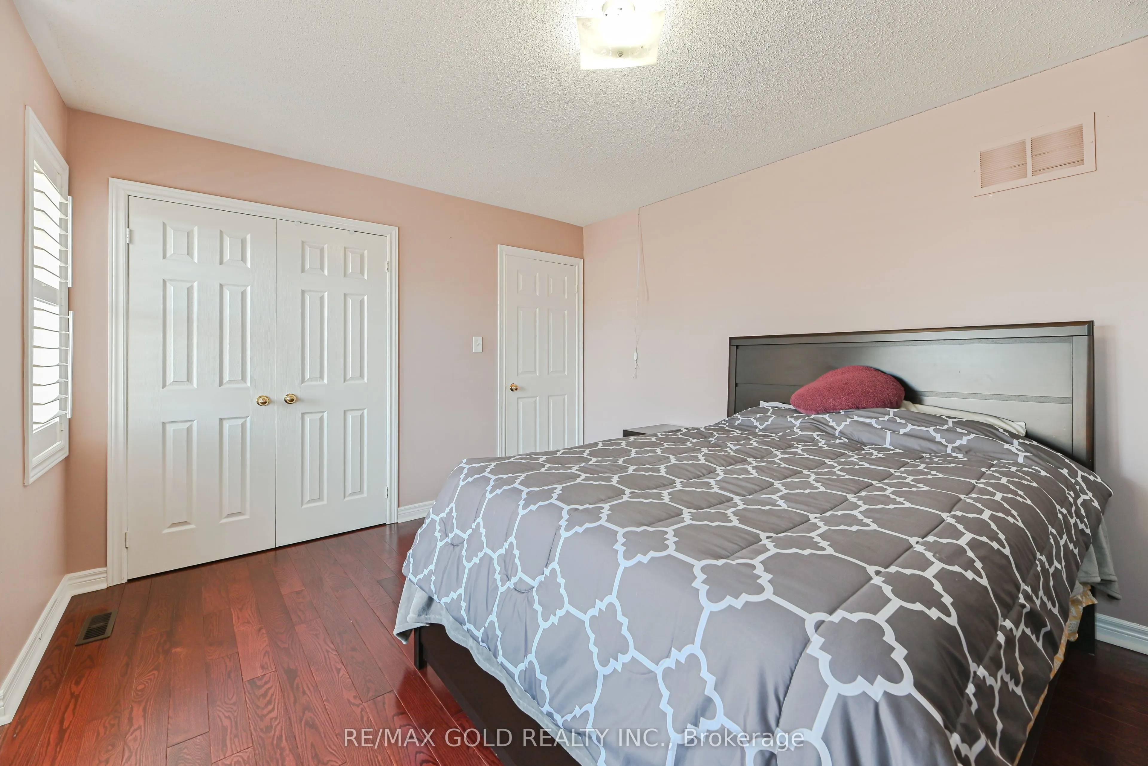 54 Gamson Crescent