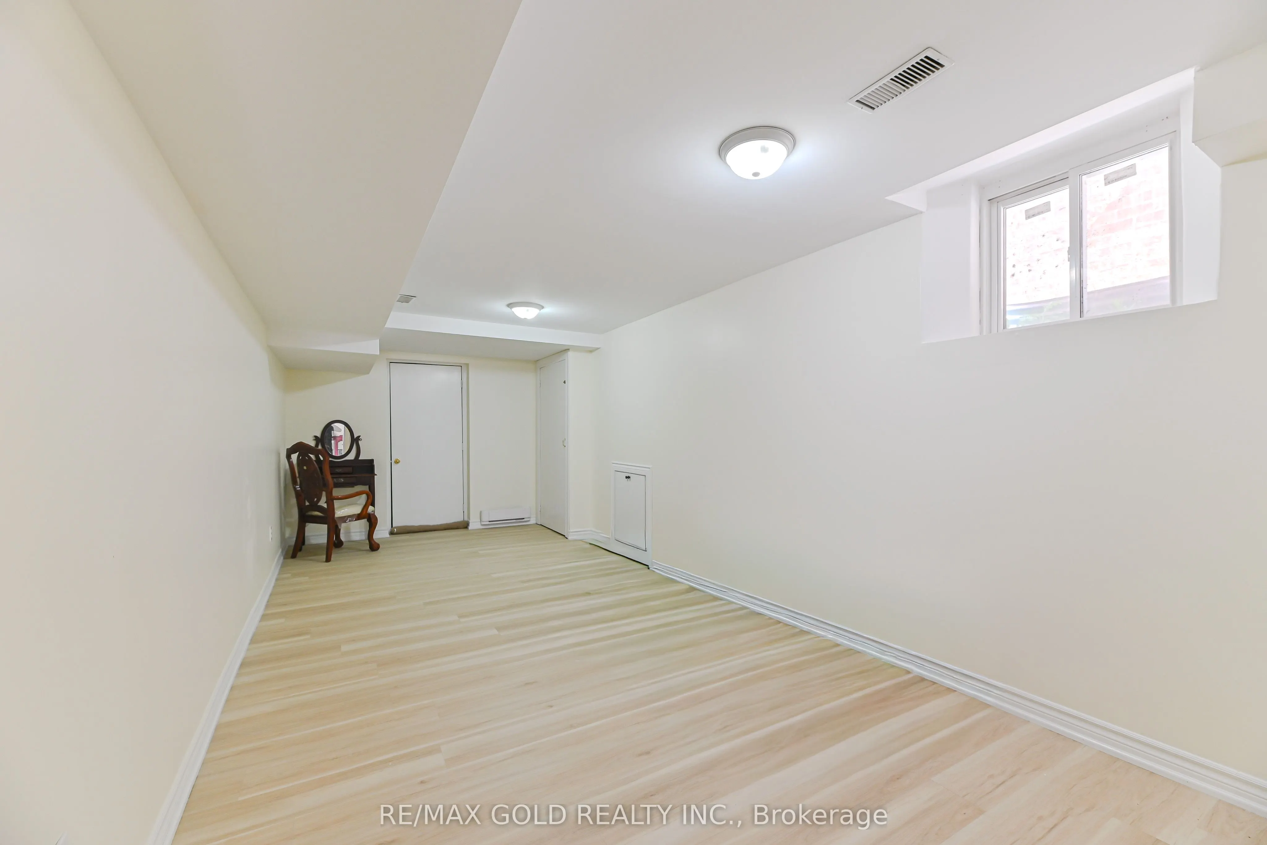 54 Gamson Crescent