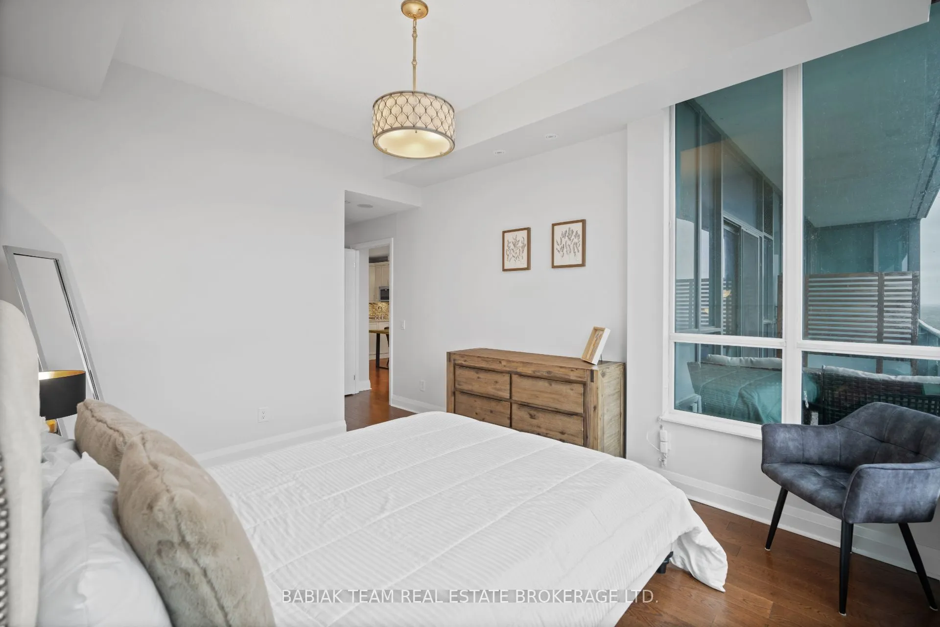 1 Hurontario Street, #2004