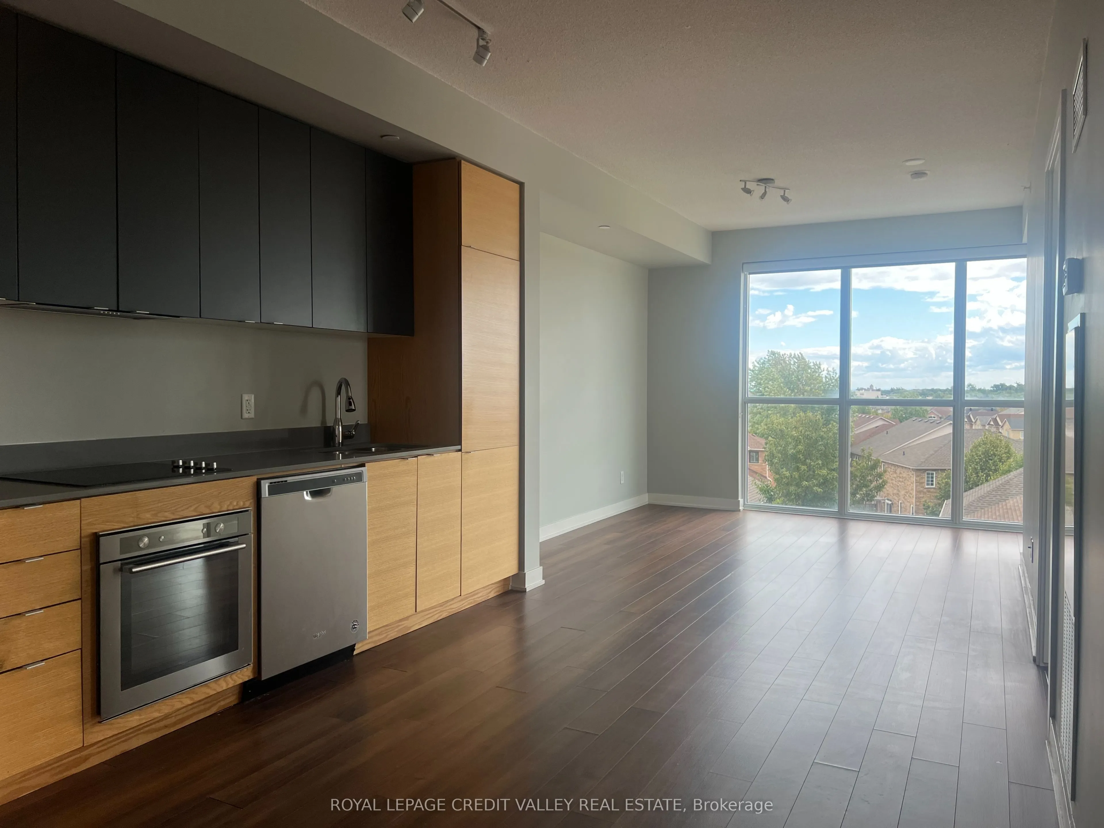 5220 Dundas Street, #D416