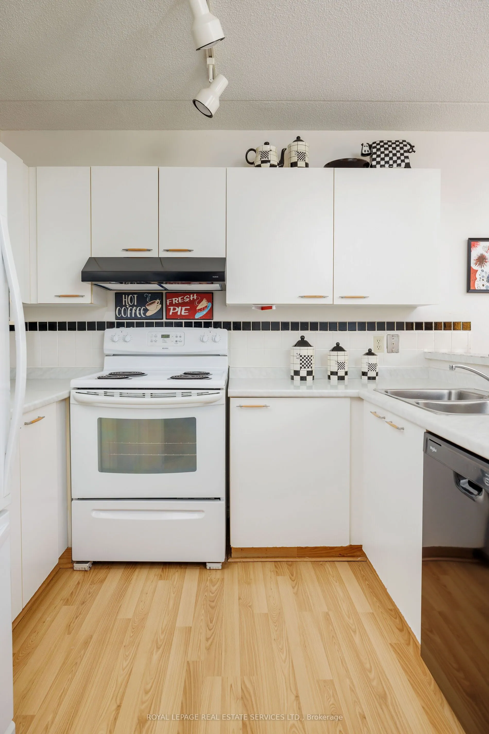 2040 Cleaver Avenue, #211