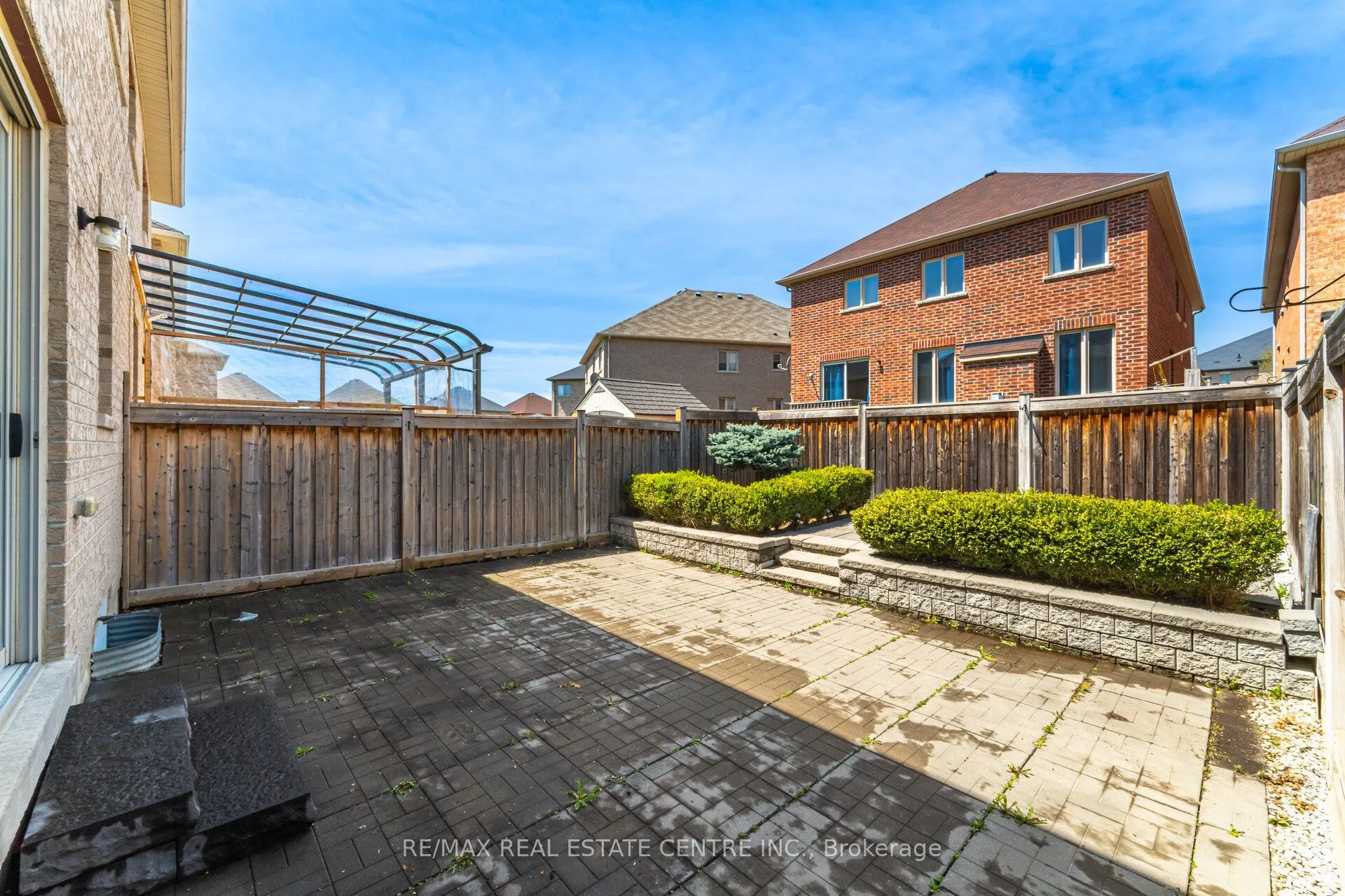 15 Vanderpool Crescent