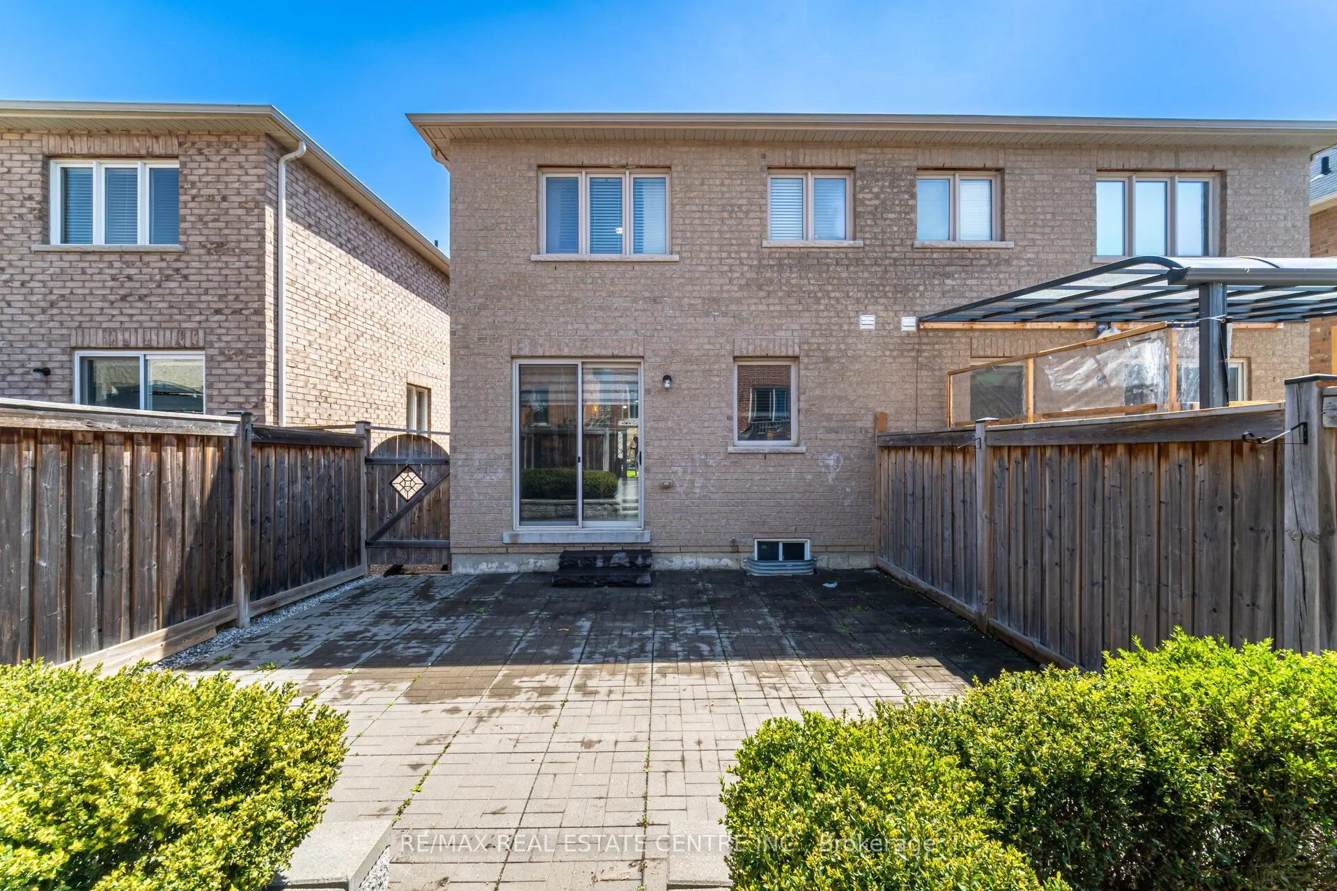 15 Vanderpool Crescent