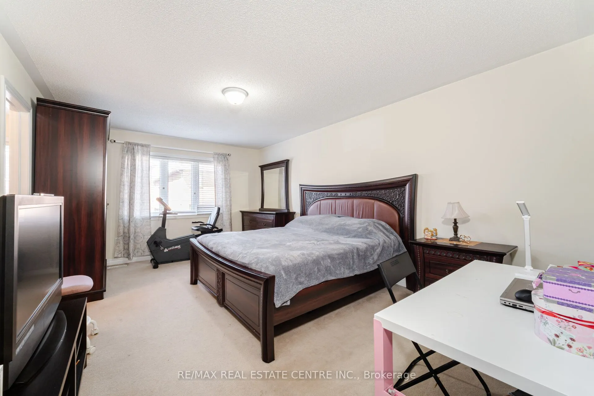 15 Vanderpool Crescent