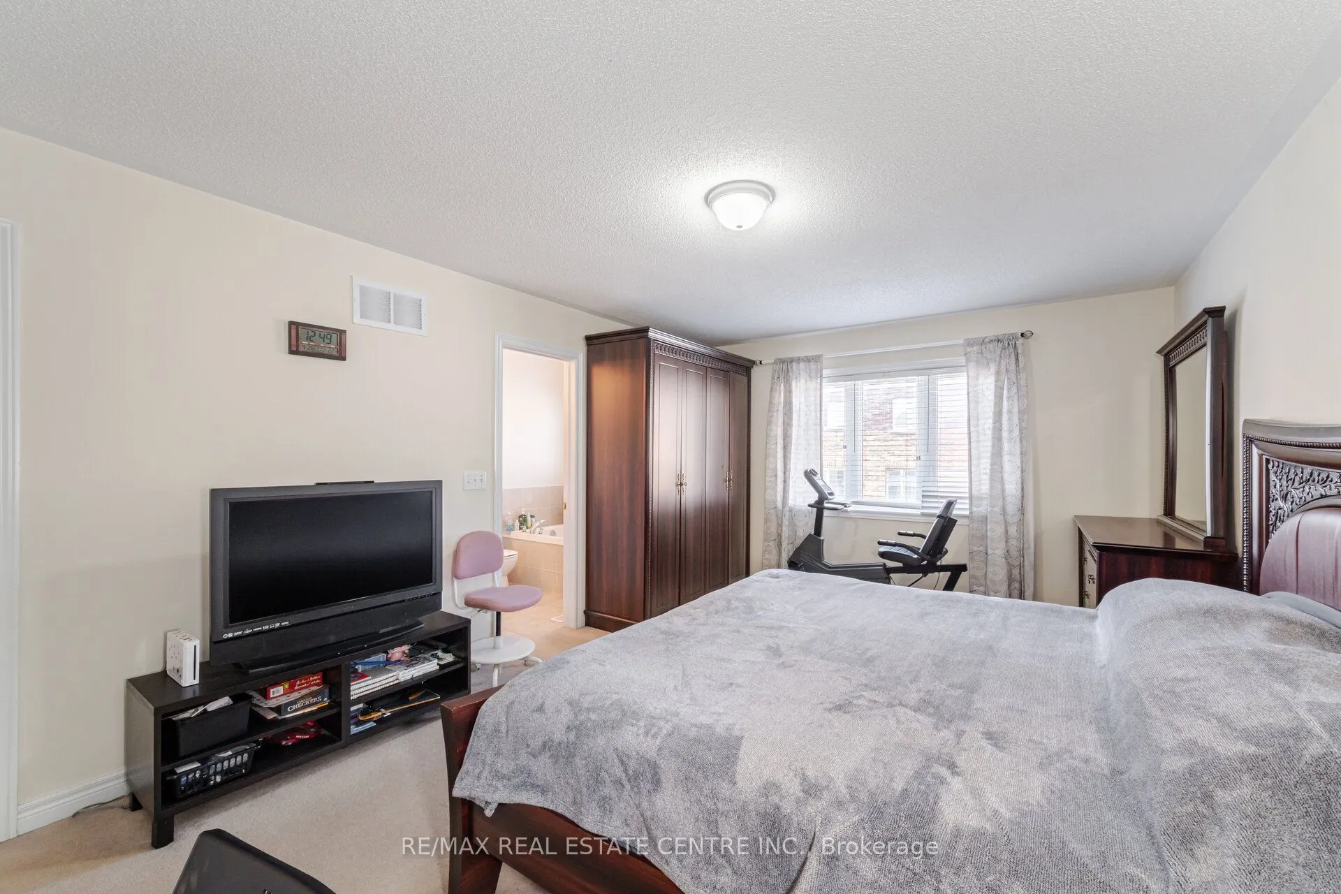 15 Vanderpool Crescent