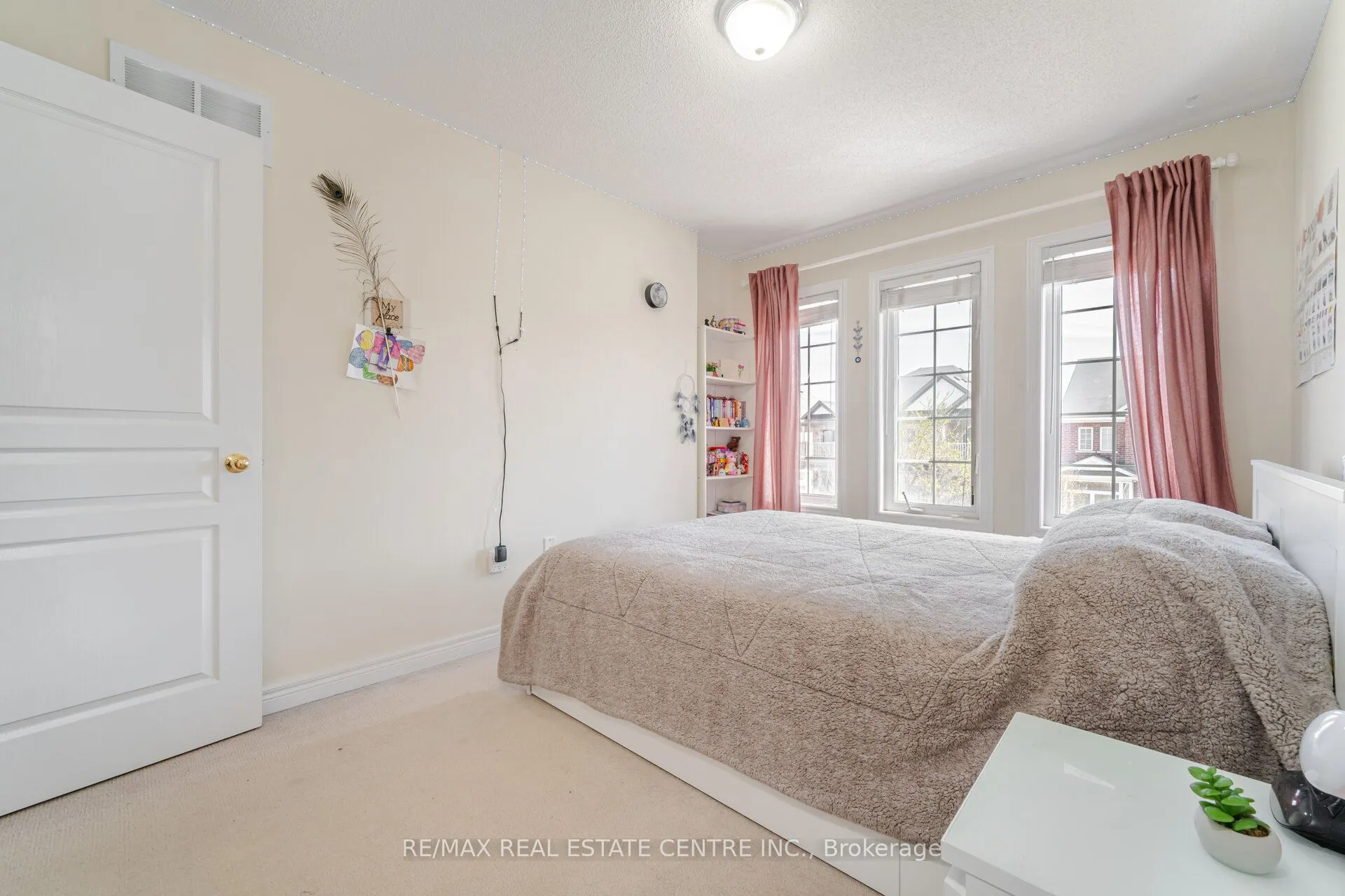 15 Vanderpool Crescent