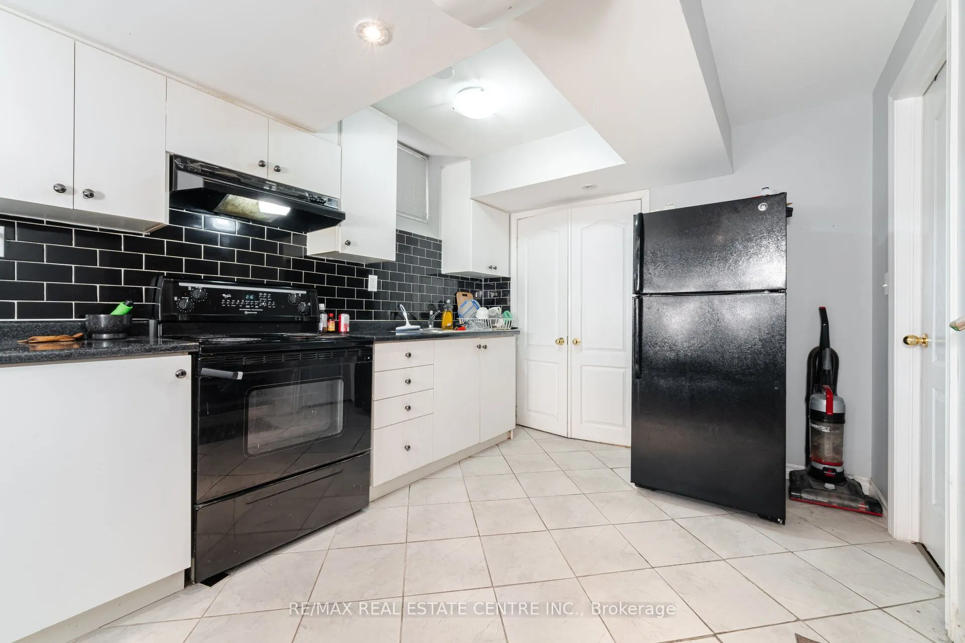 15 Vanderpool Crescent