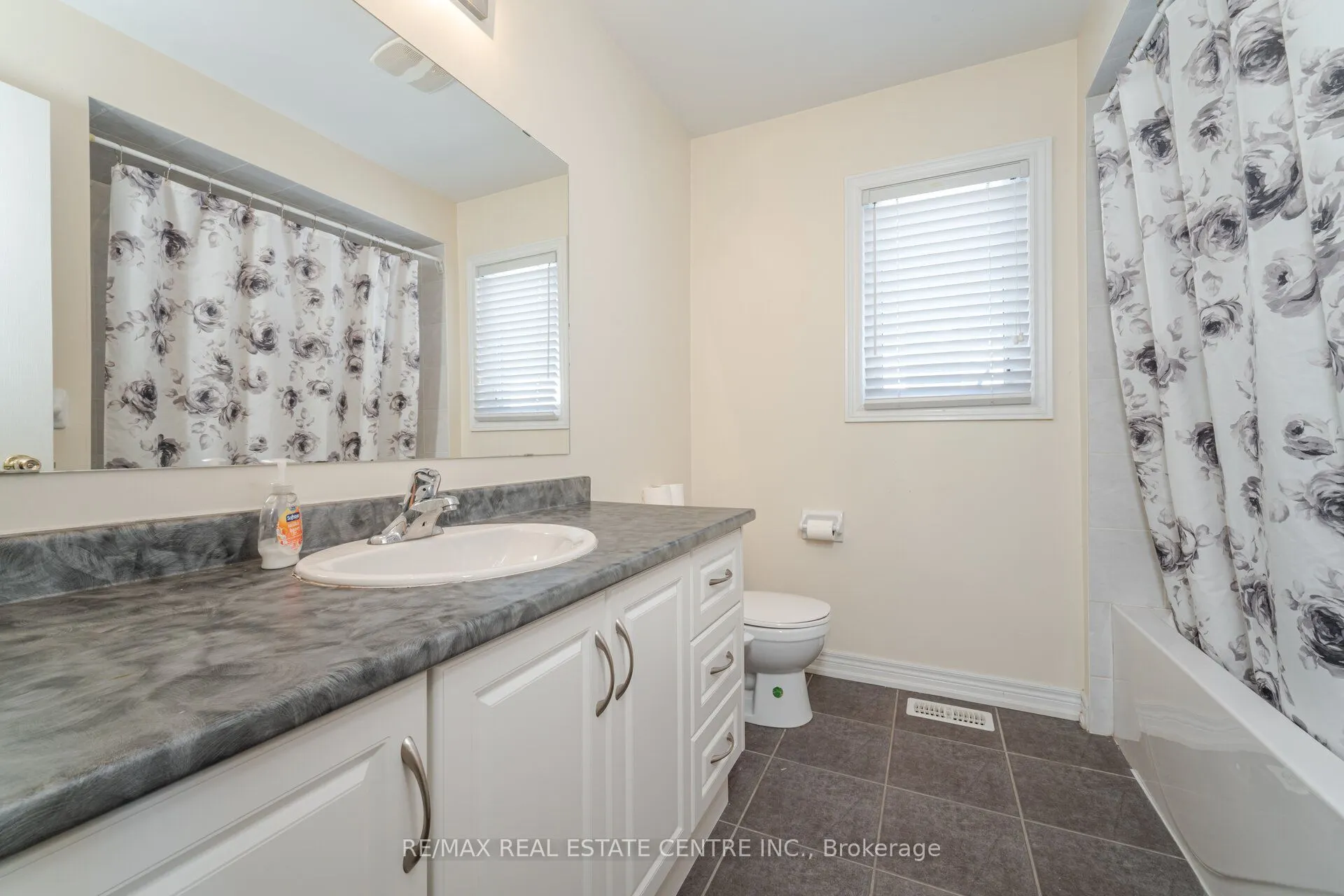 15 Vanderpool Crescent