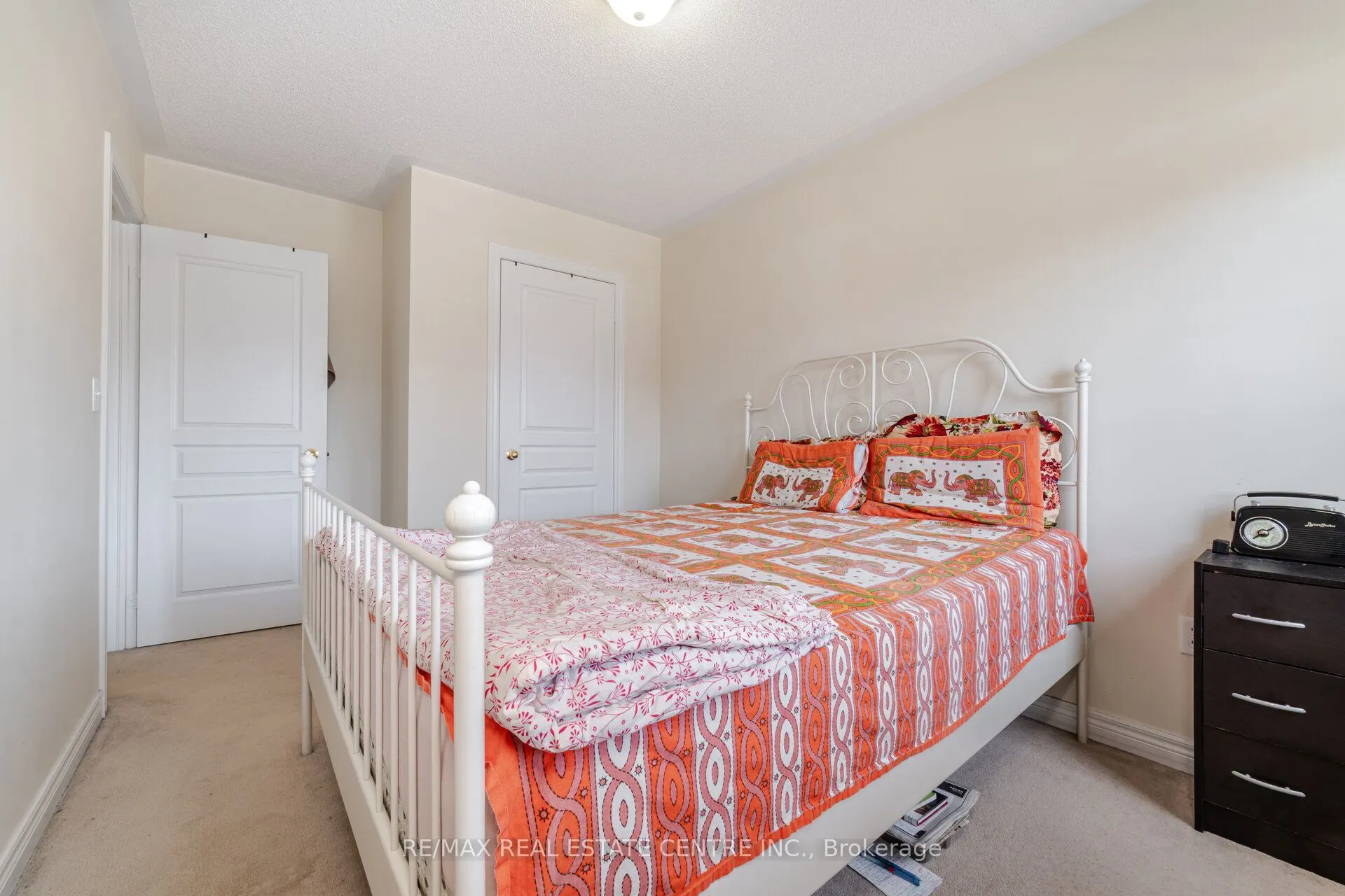 15 Vanderpool Crescent