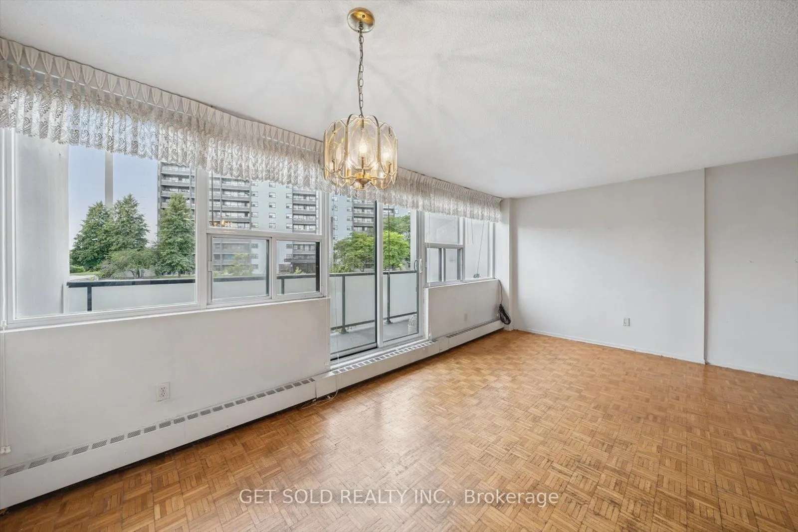 2121 Roche Court, #301