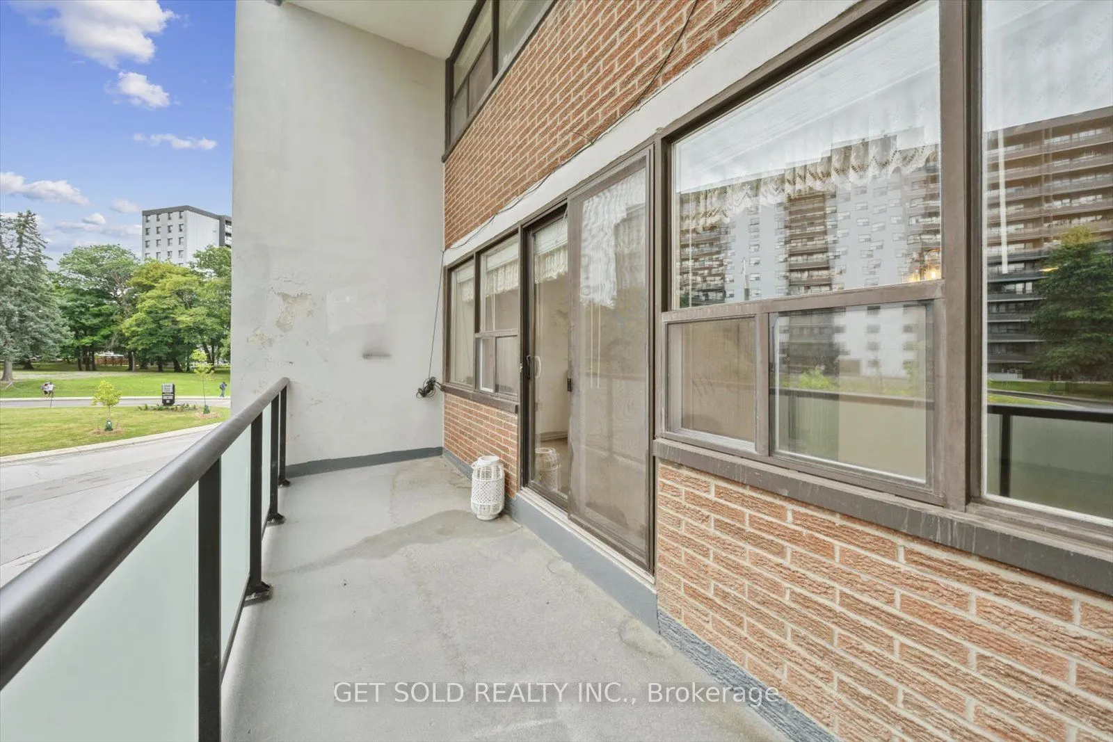 2121 Roche Court, #301