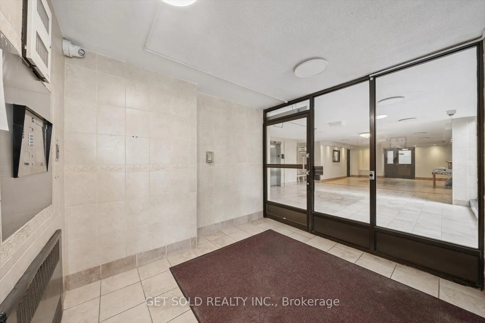 2121 Roche Court, #301