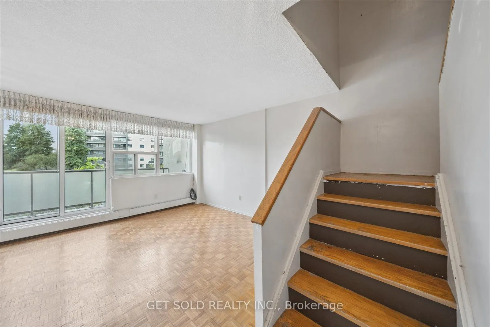2121 Roche Court, #301