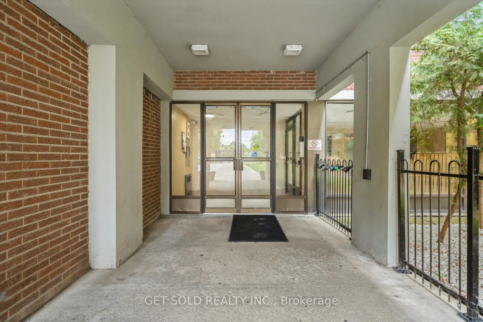 2121 Roche Court, #301