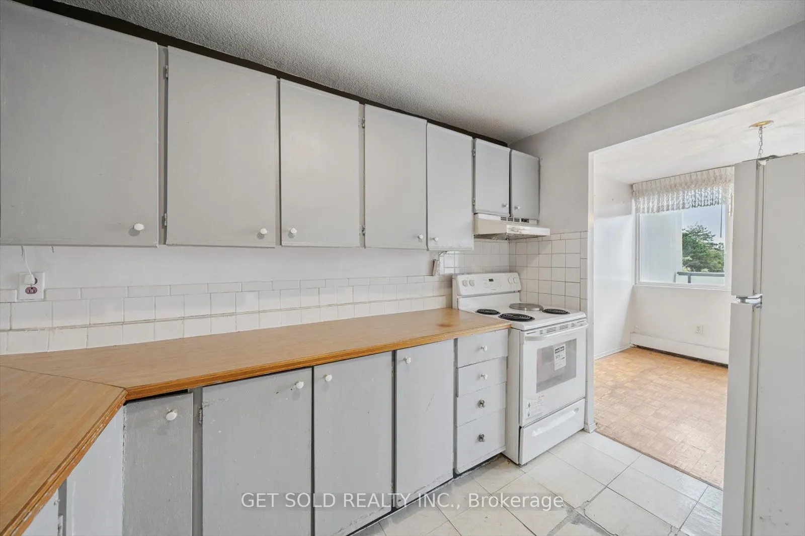 2121 Roche Court, #301