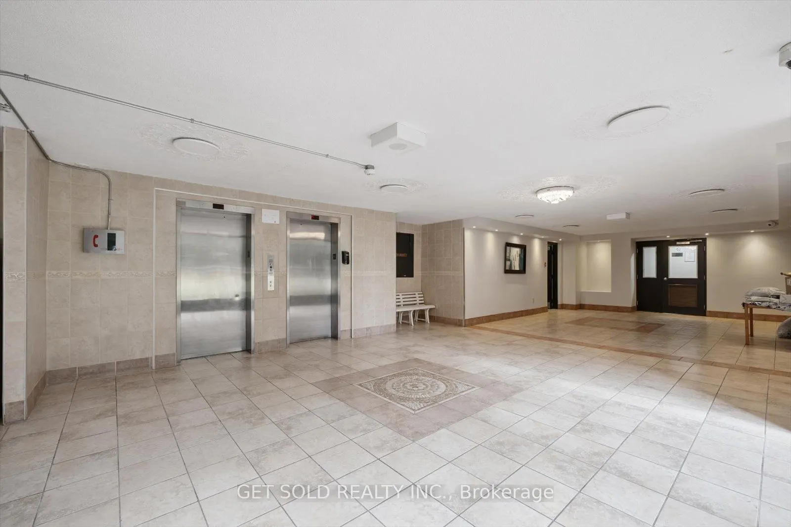 2121 Roche Court, #301