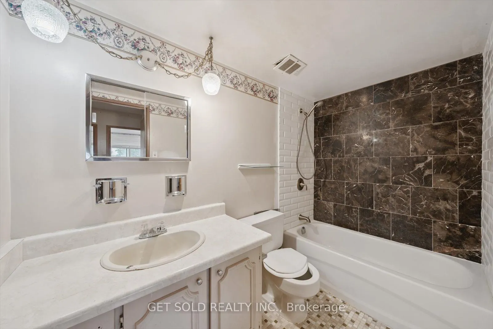 2121 Roche Court, #301