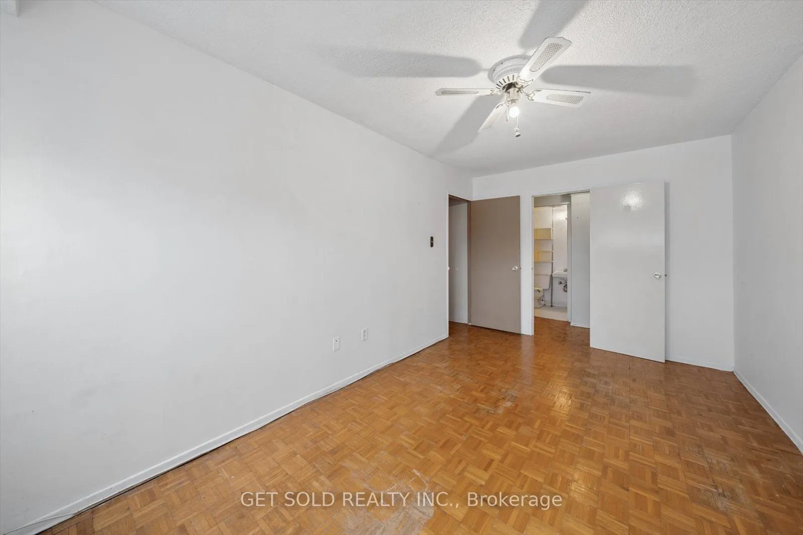 2121 Roche Court, #301