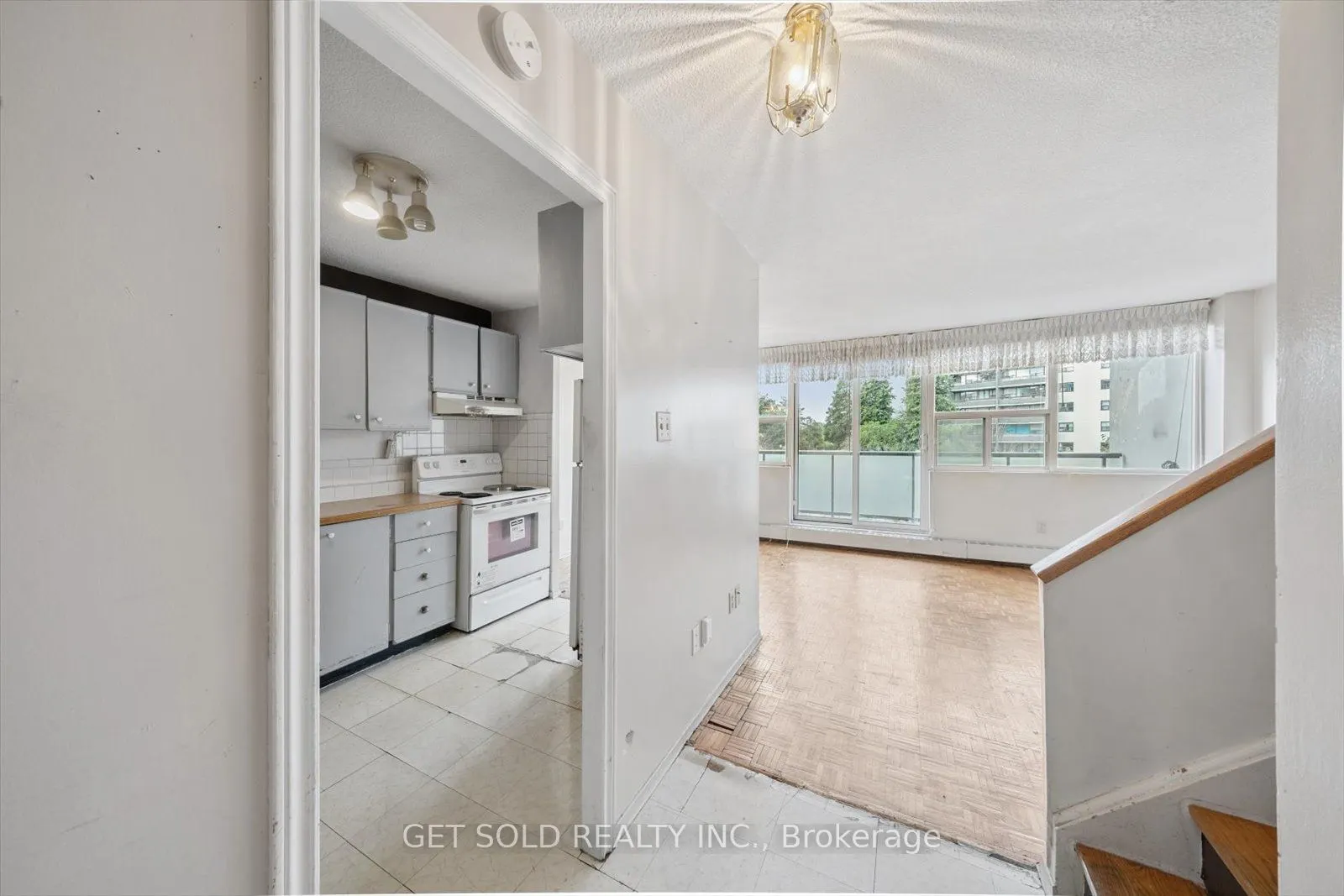 2121 Roche Court, #301