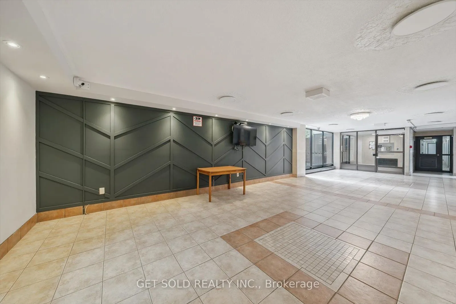 2121 Roche Court, #301