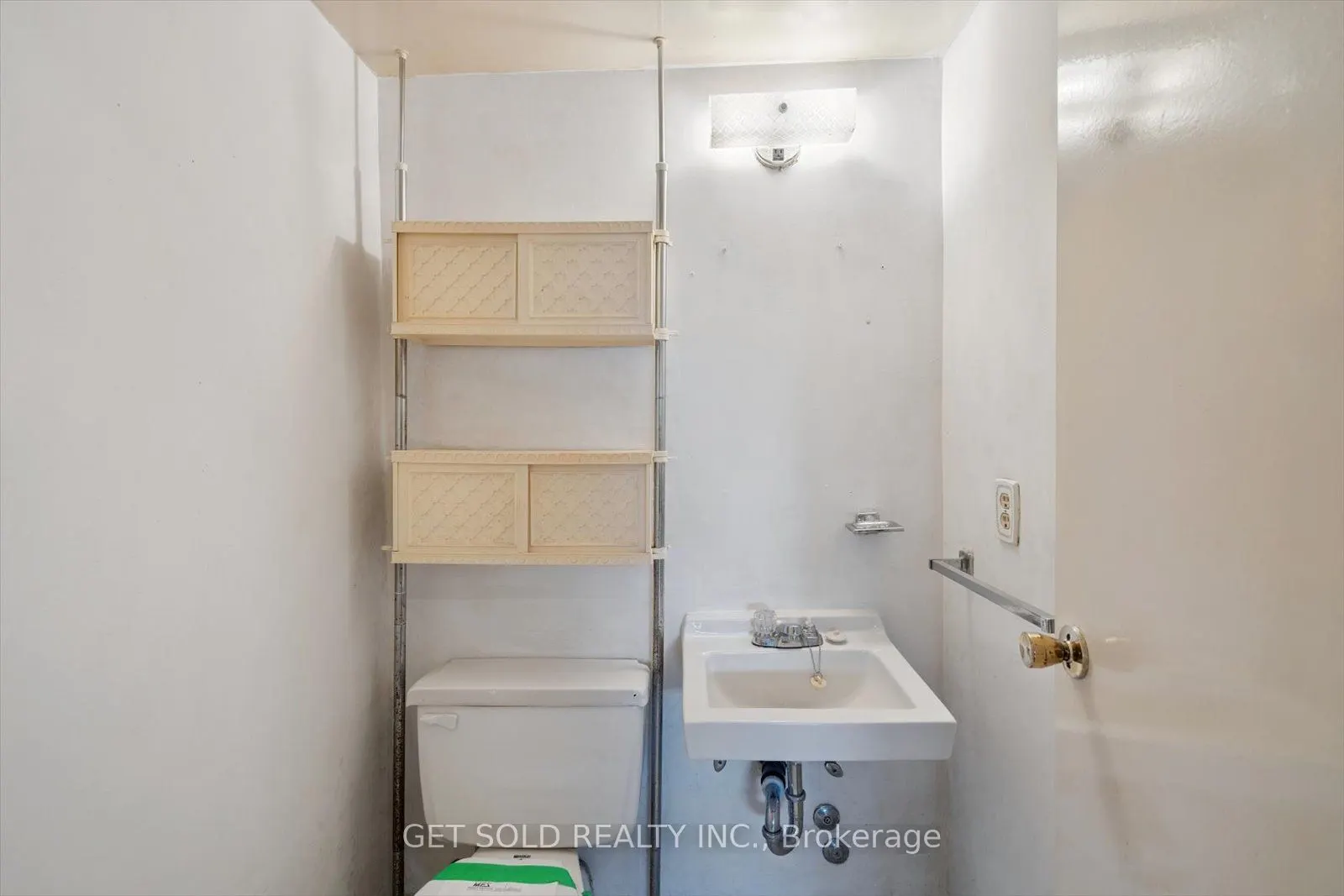 2121 Roche Court, #301