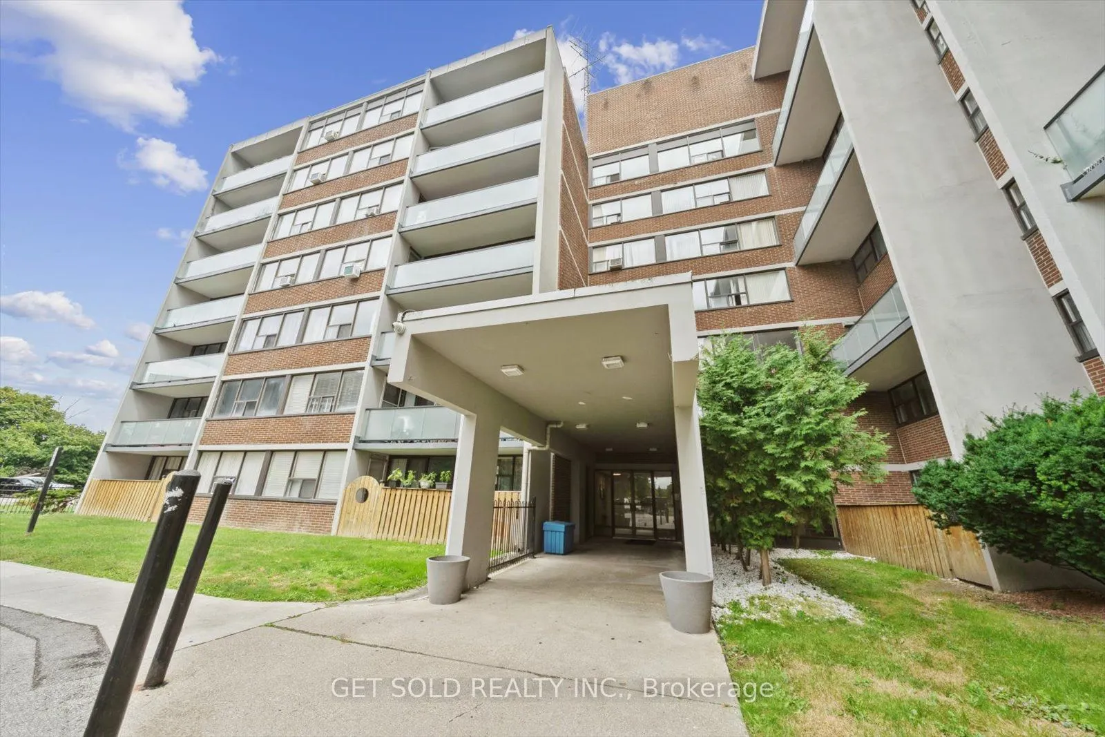 2121 Roche Court, #301