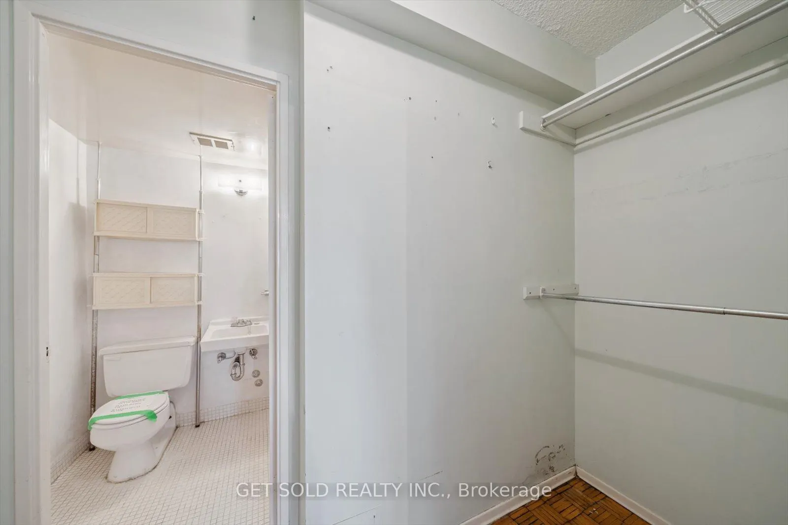 2121 Roche Court, #301