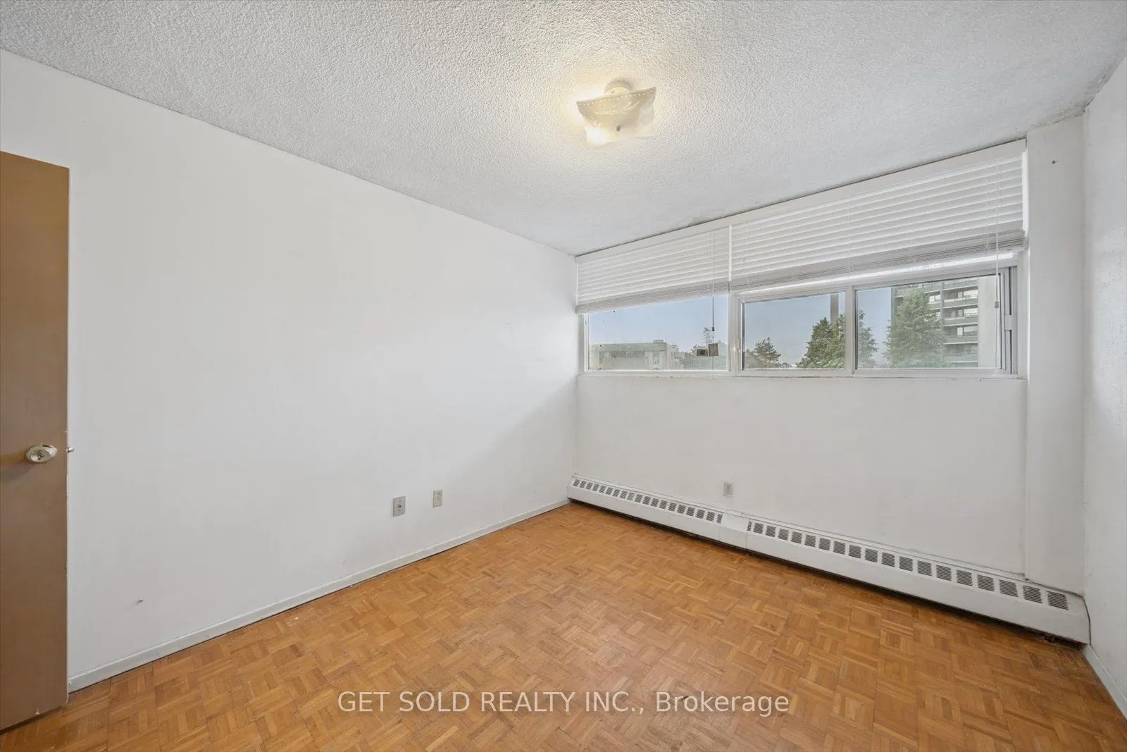 2121 Roche Court, #301