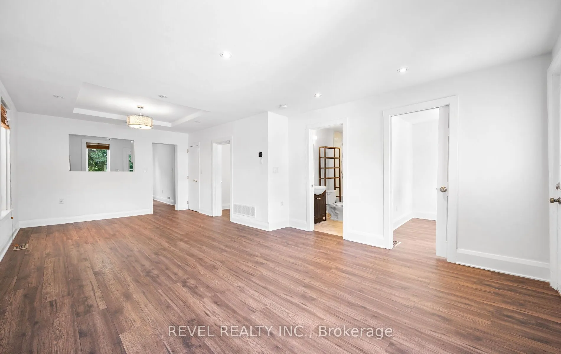 69 Rockcliffe Boulevard E, #Main Floor